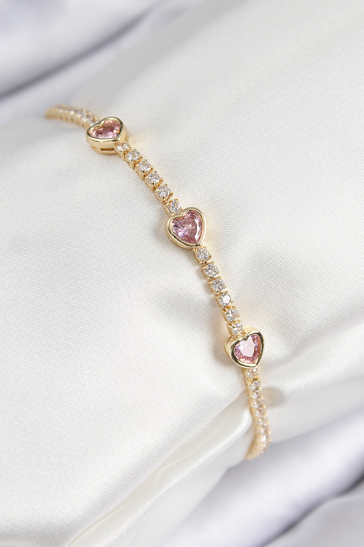 Pirinç Zirkon Taşlı Pembe Kalp Model Gold Renk Kadın Bileklik 5886 1 Pirinç Zirkon Taşlı Pembe Kalp Model Gold Renk Kadın Bileklik 5886
