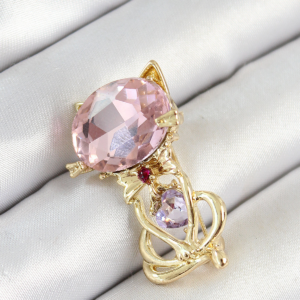 Pembe Zirkon Taşlı Kap Detaylı Kedi Figürlü Gold Renk Kadın Broş 5886