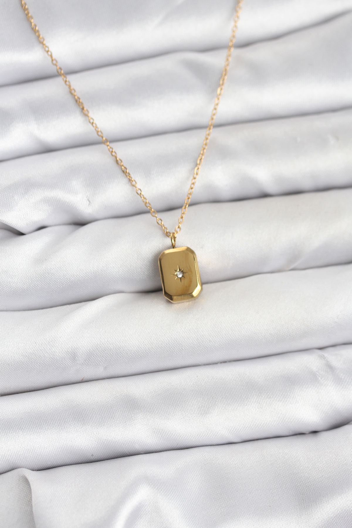 316L Çelik Zincir Gold Renk Minimal Kutup Yıldızı Model Kadın Kolye 5886 1 316L Çelik Zincir Gold Renk Minimal Kutup Yıldızı Model Kadın Kolye 5886