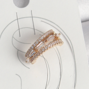 Pirinç Gold Renk Zirkon Taşlı 3'Lü Sıralı Model Kadın Kıkırdak Küpe 5886