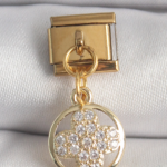 316L Çelik Gold Renk Sallantı Zirkon Taşlı Yonca Model Nomination Charm 5886