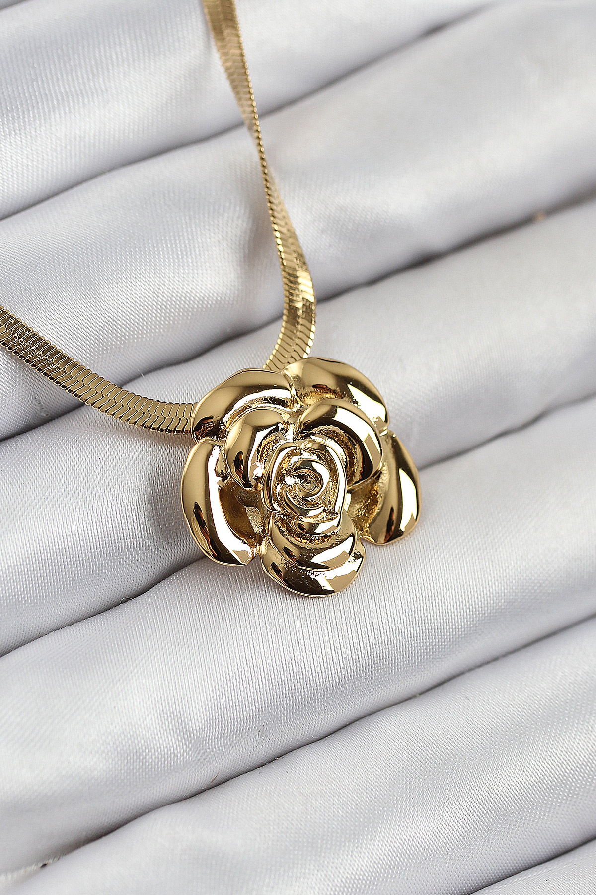 316L Çelik Gül Figürlü İtalyan Zincir Model Gold Renk Kadın Kolye 5886 1 316L Çelik Gül Figürlü İtalyan Zincir Model Gold Renk Kadın Kolye 5886