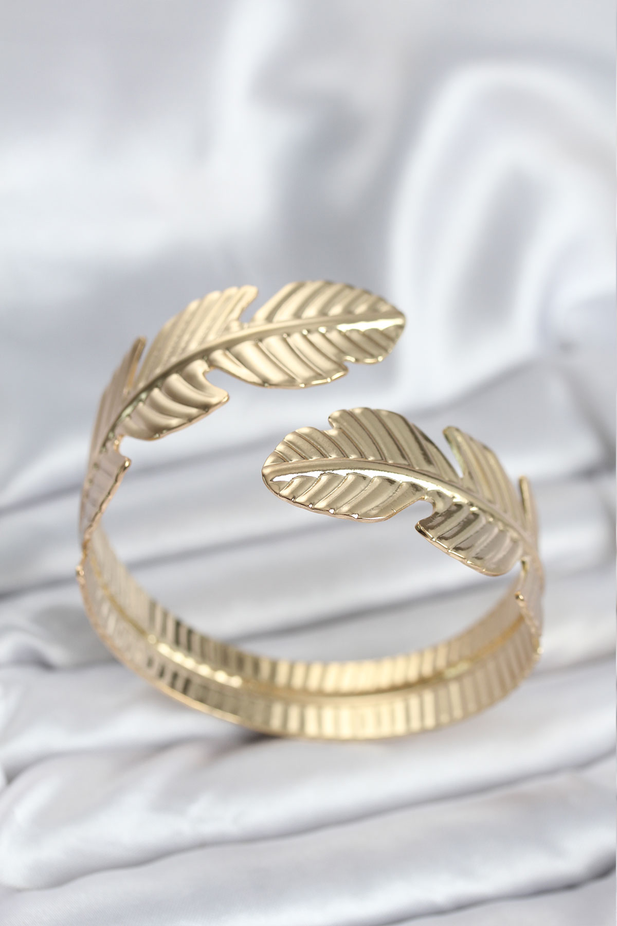 Yaprak Model Gold Renk Kadın Bileklik 5886 1 Yaprak Model Gold Renk Kadın Bileklik 5886
