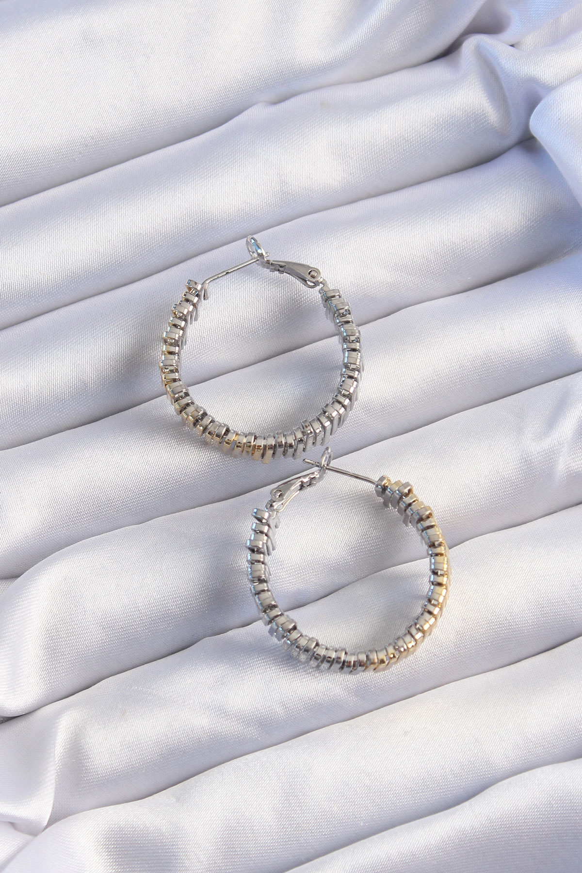 Pirinç Gold Gümüş Renkli Tırtıklı Halka Küpe 5886 2 Pirinç Gold Gümüş Renkli Tırtıklı Halka Küpe 5886 - Görsel 2