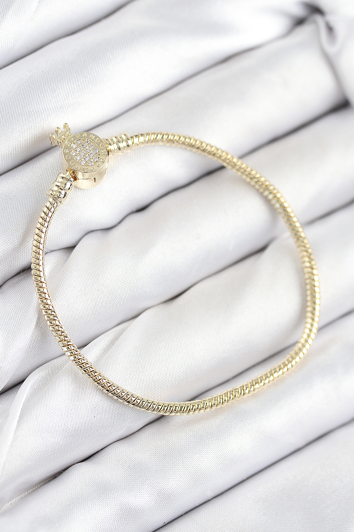 Pirinç Charm Zirkon Taşlı Taç Model Gold Renk Kadın Bileklik 5886 1 Pirinç Charm Zirkon Taşlı Taç Model Gold Renk Kadın Bileklik 5886