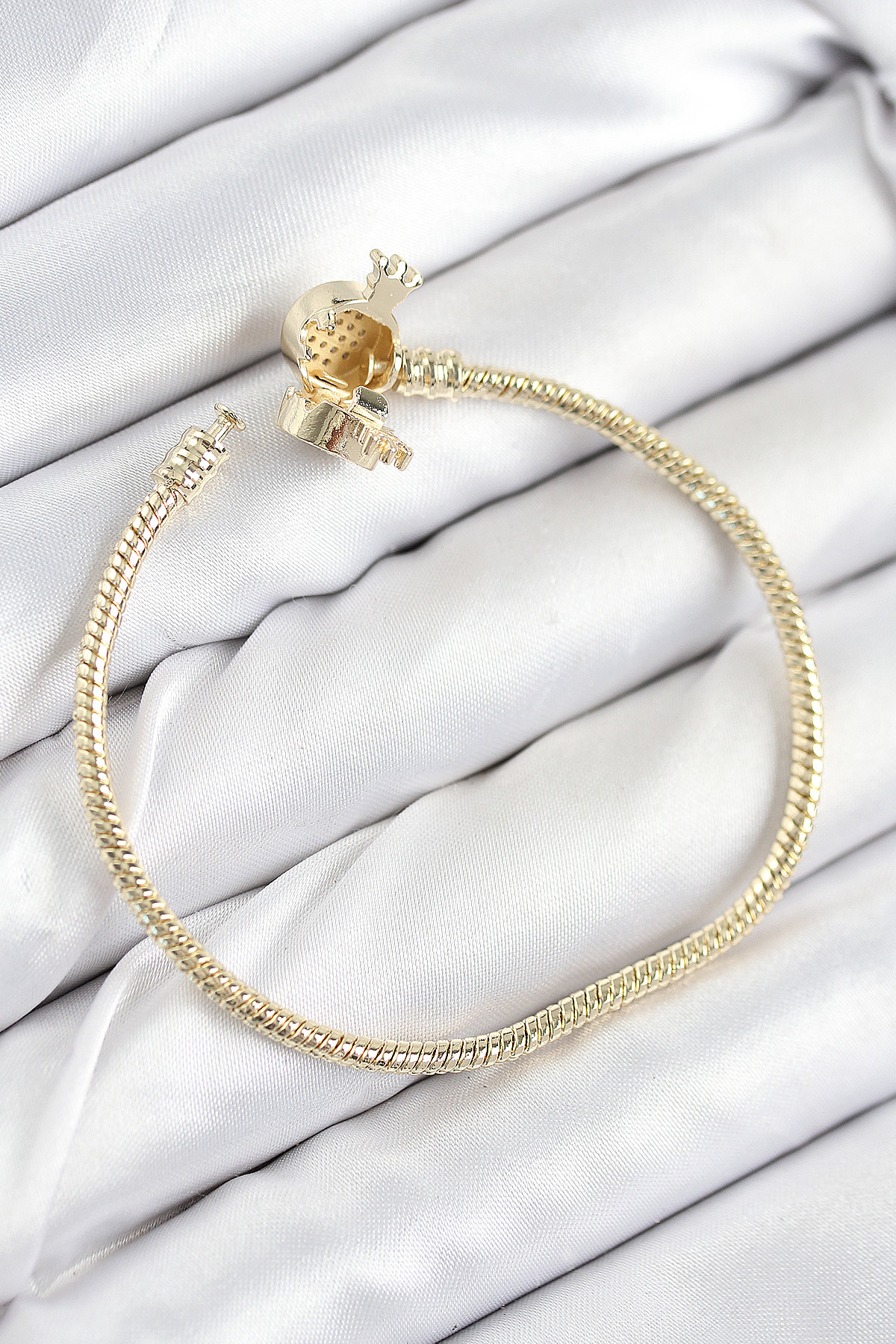 Pirinç Charm Zirkon Taşlı Taç Model Gold Renk Kadın Bileklik 5886 2 Pirinç Charm Zirkon Taşlı Taç Model Gold Renk Kadın Bileklik 5886 - Görsel 2