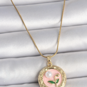 316L Çelik Gold Renk Zincir Pembe Çiçek İşlemeli inci Detay Portre Model Kadın Kolye 5886