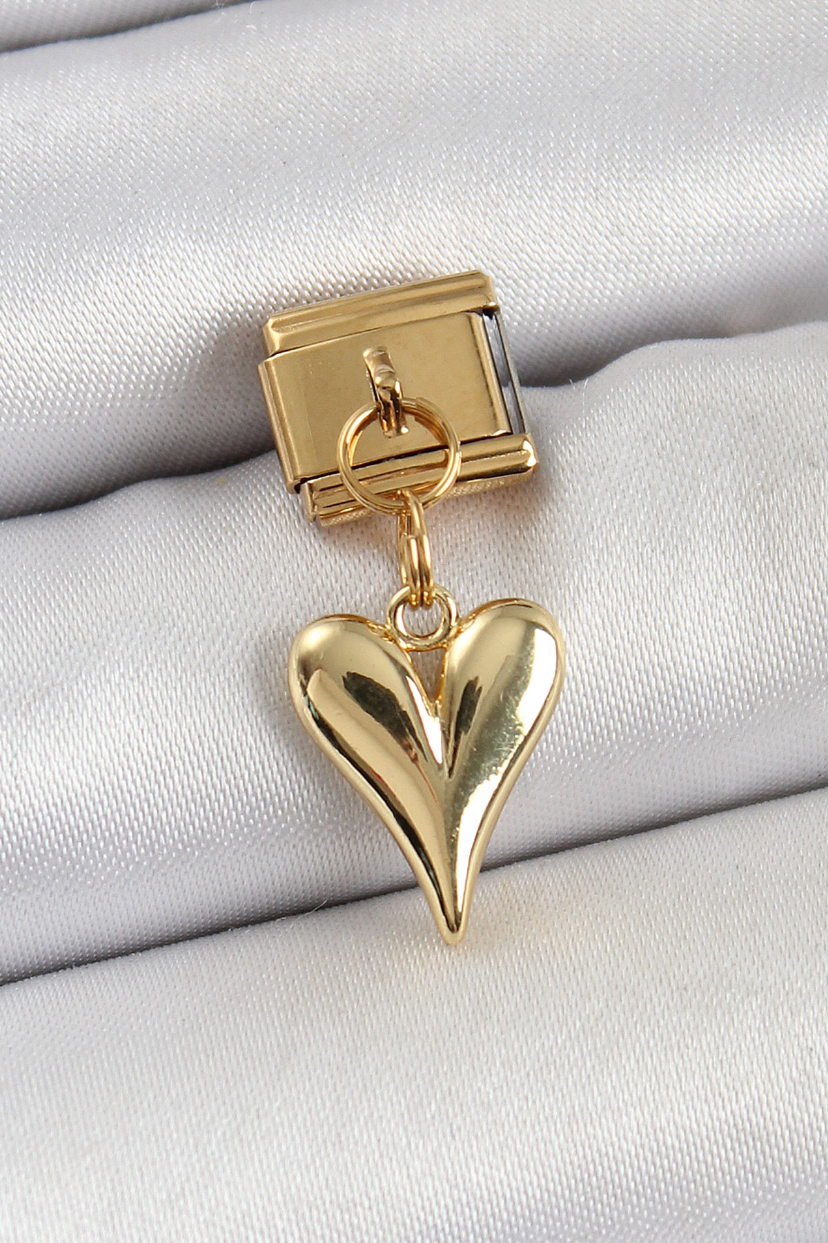 316L Çelik Sallantılı Kalp Model Gold Renk Nomination Charm 5886 1 316L Çelik Sallantılı Kalp Model Gold Renk Nomination Charm 5886