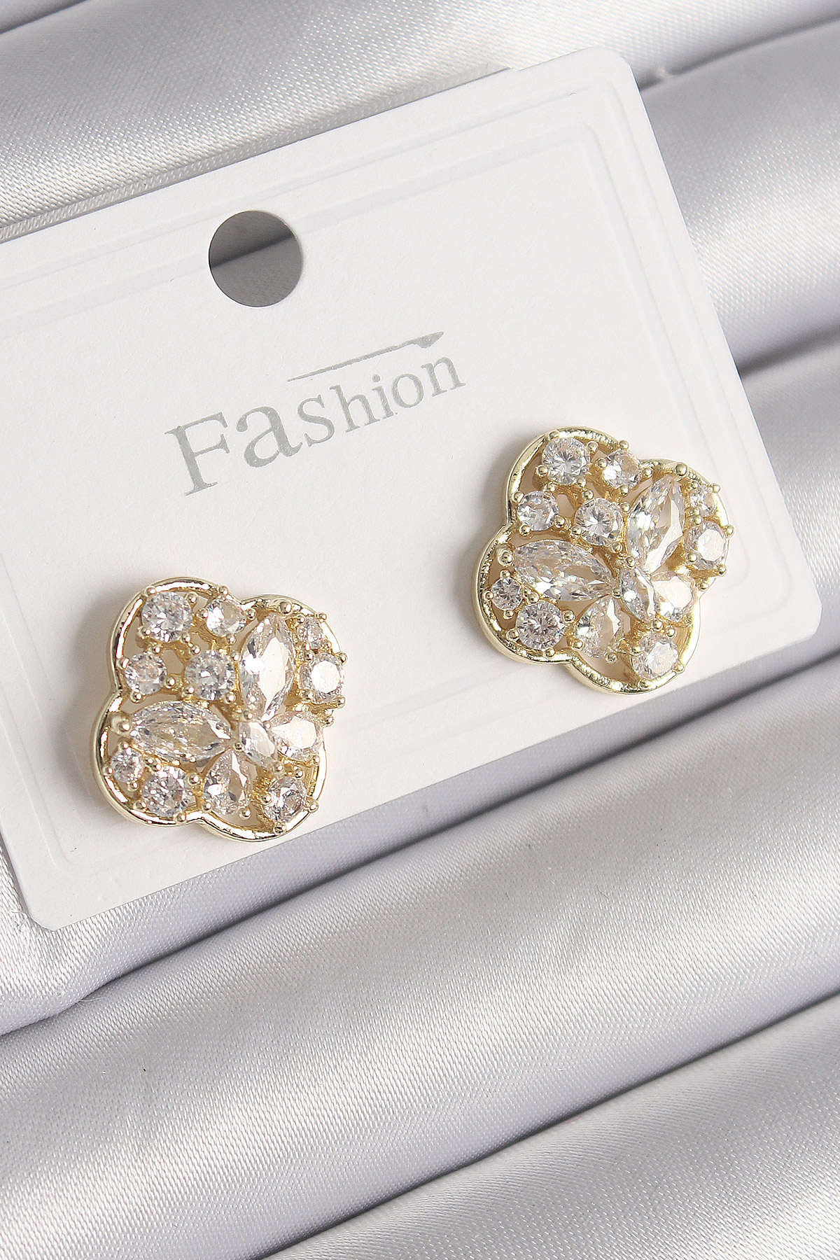 Pirinç Gold Renk Zirkon Taşlı Yonca Model Kadın Küpe 5886 1 Pirinç Gold Renk Zirkon Taşlı Yonca Model Kadın Küpe 5886