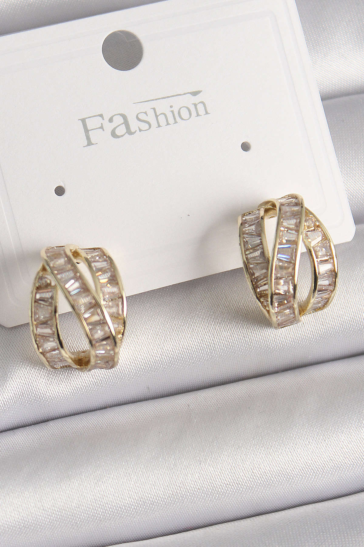 Pirinç Gold Renk Zirkon Taşlı Düğüm Halka Model Kadın Küpe 5886 1 Pirinç Gold Renk Zirkon Taşlı Düğüm Halka Model Kadın Küpe 5886