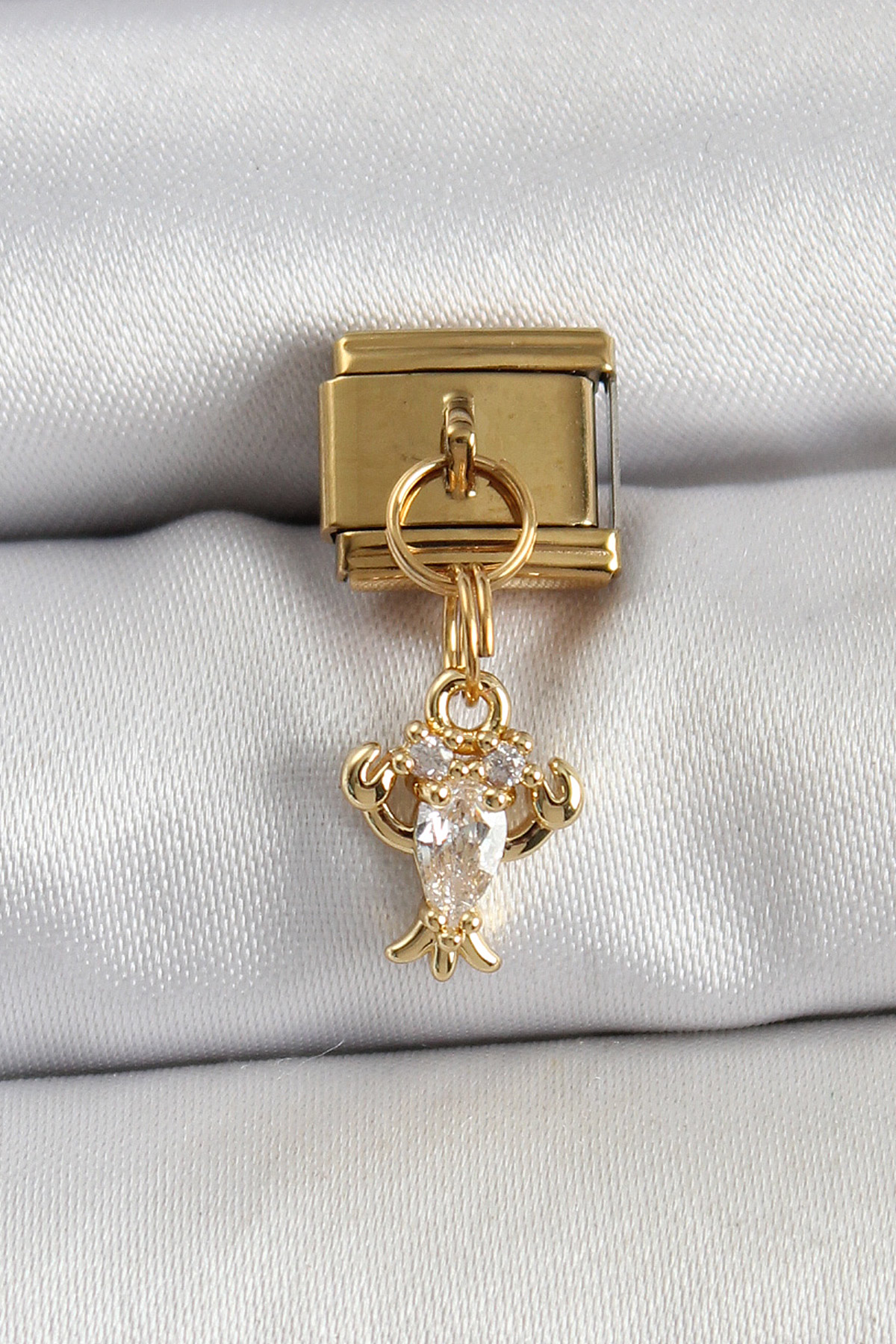 316L Çelik Sallantılı Zirkon Taşlı Yengeç Model Gold Renk Nomination Charm 5886 1 316L Çelik Sallantılı Zirkon Taşlı Yengeç Model Gold Renk Nomination Charm 5886