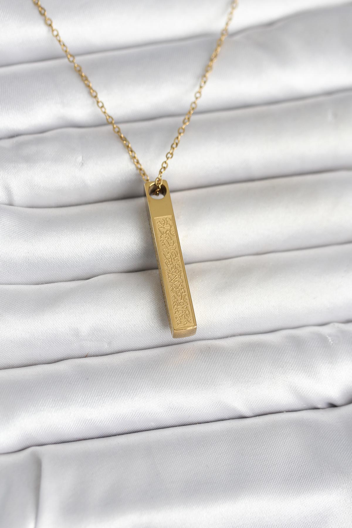 316L Çelik Gold Renk Ayetel Kürsi Yazılı Bar Çubuk Kolye 5886 2 316L Çelik Gold Renk Ayetel Kürsi Yazılı Bar Çubuk Kolye 5886 - Görsel 2