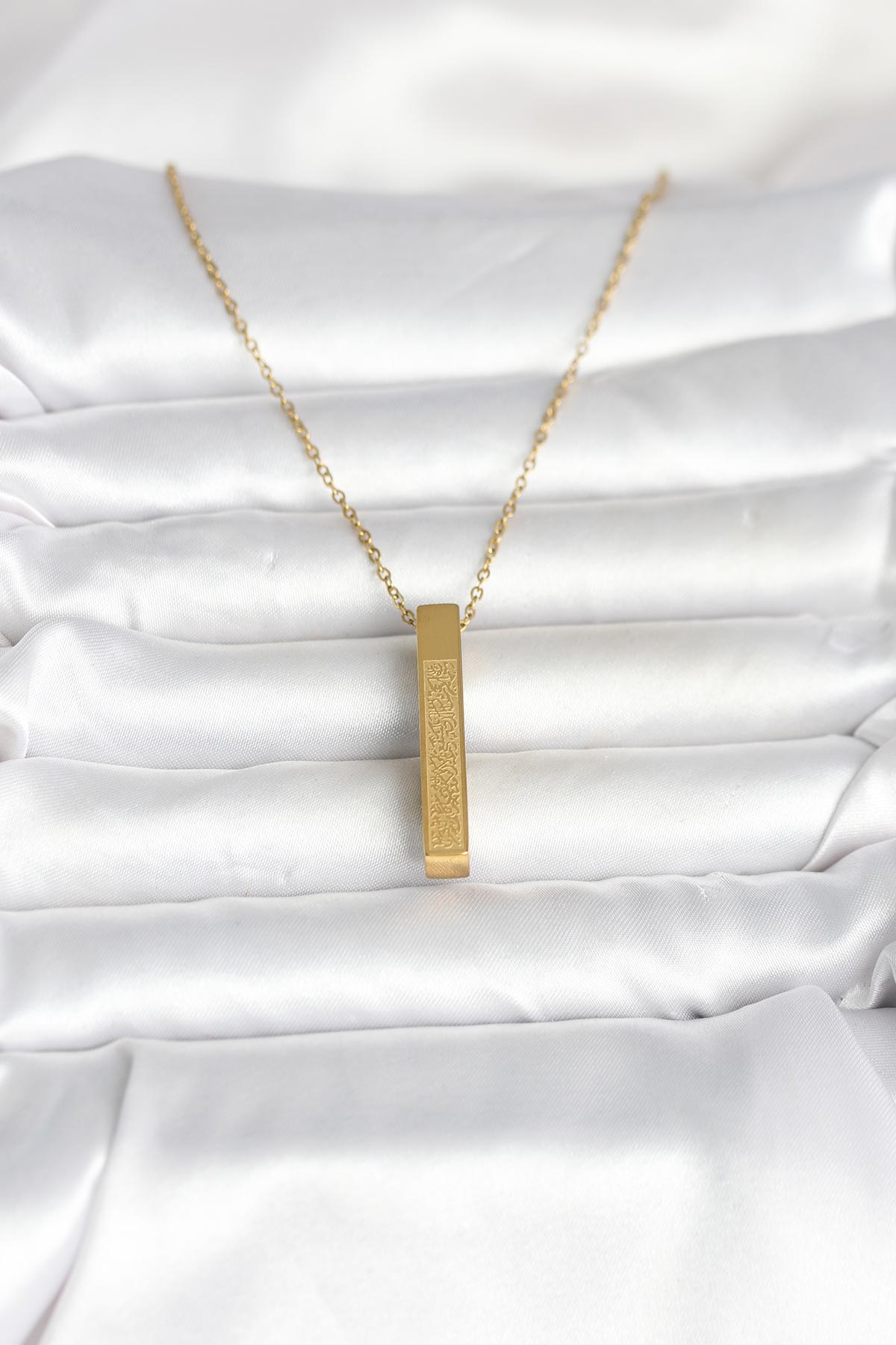 316L Çelik Gold Renk Ayetel Kürsi Yazılı Bar Çubuk Kolye 5886 3 316L Çelik Gold Renk Ayetel Kürsi Yazılı Bar Çubuk Kolye 5886 - Görsel 3