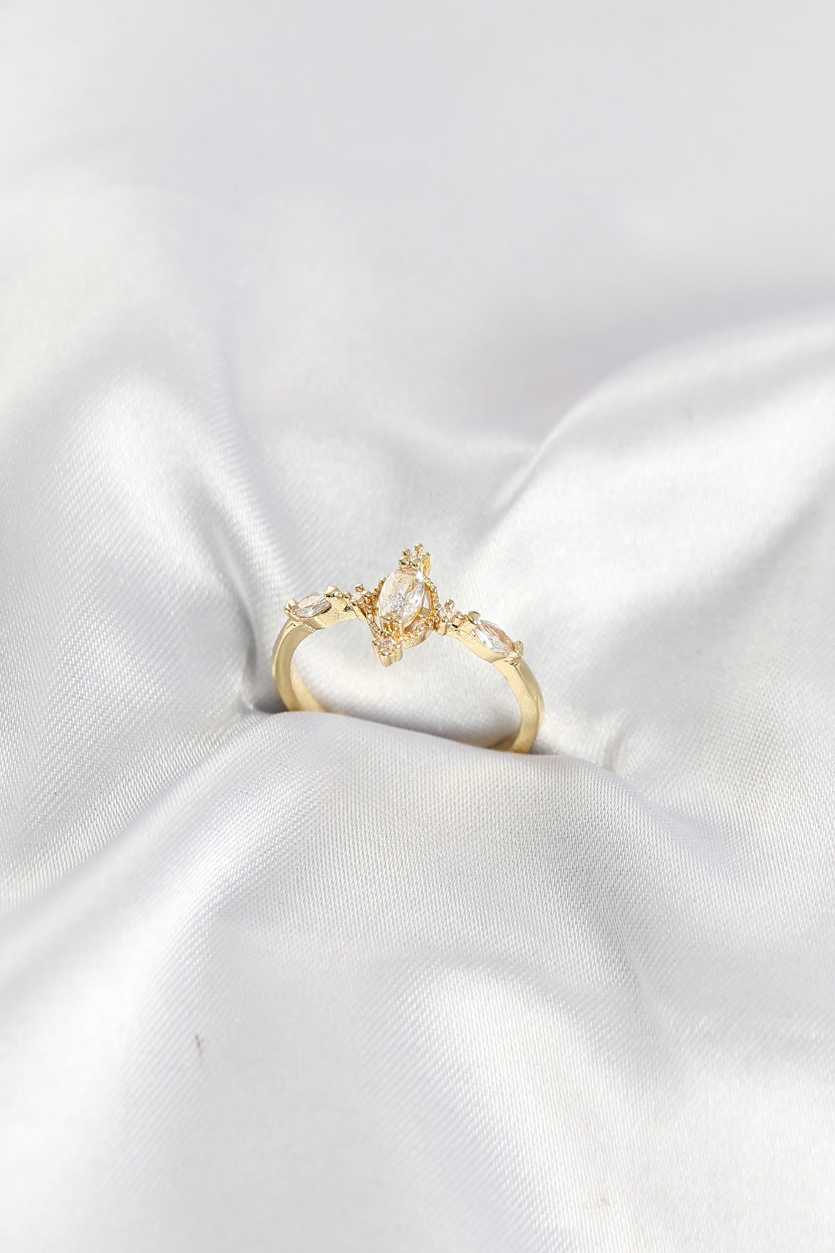 Gold Renk Vintage Model Zirkon Taşlı Yüzük 5886 1 Gold Renk Vintage Model Zirkon Taşlı Yüzük 5886