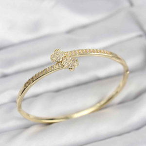 Pirinç Gold Renk Zirkon Taşlı Yonca Model Kadın Kelepçe Bileklik 5886