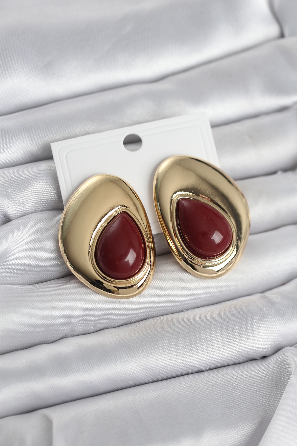 Pirinç Gold Renk Bordo Taşlı Damla Model Vintage Kadın Küpe 5886 1 Pirinç Gold Renk Bordo Taşlı Damla Model Vintage Kadın Küpe 5886