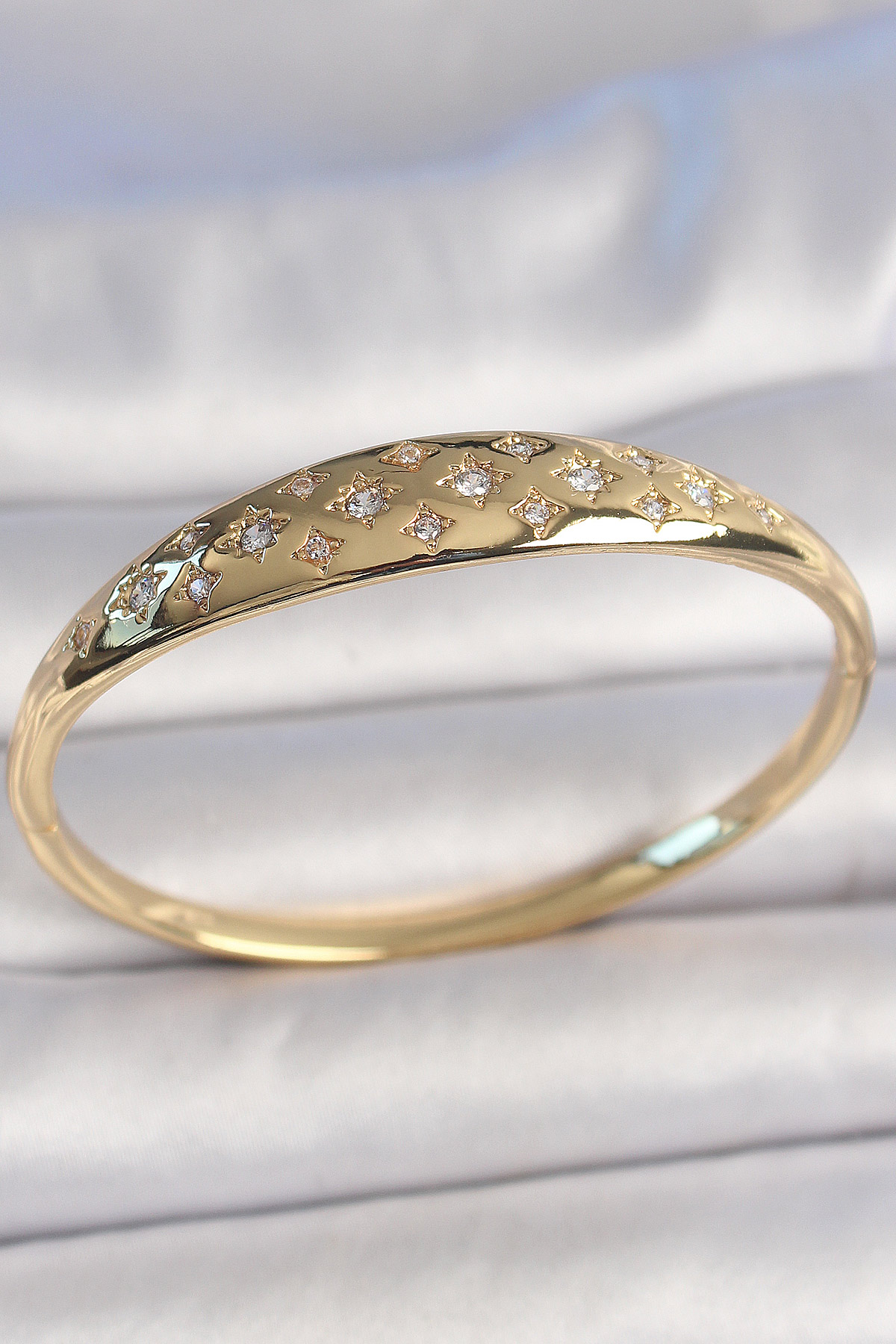 Pirinç Gold Renk Zirkon Taşlı Yıldız İşlemeli Kadın Kelepçe 5886 1 Pirinç Gold Renk Zirkon Taşlı Yıldız İşlemeli Kadın Kelepçe 5886