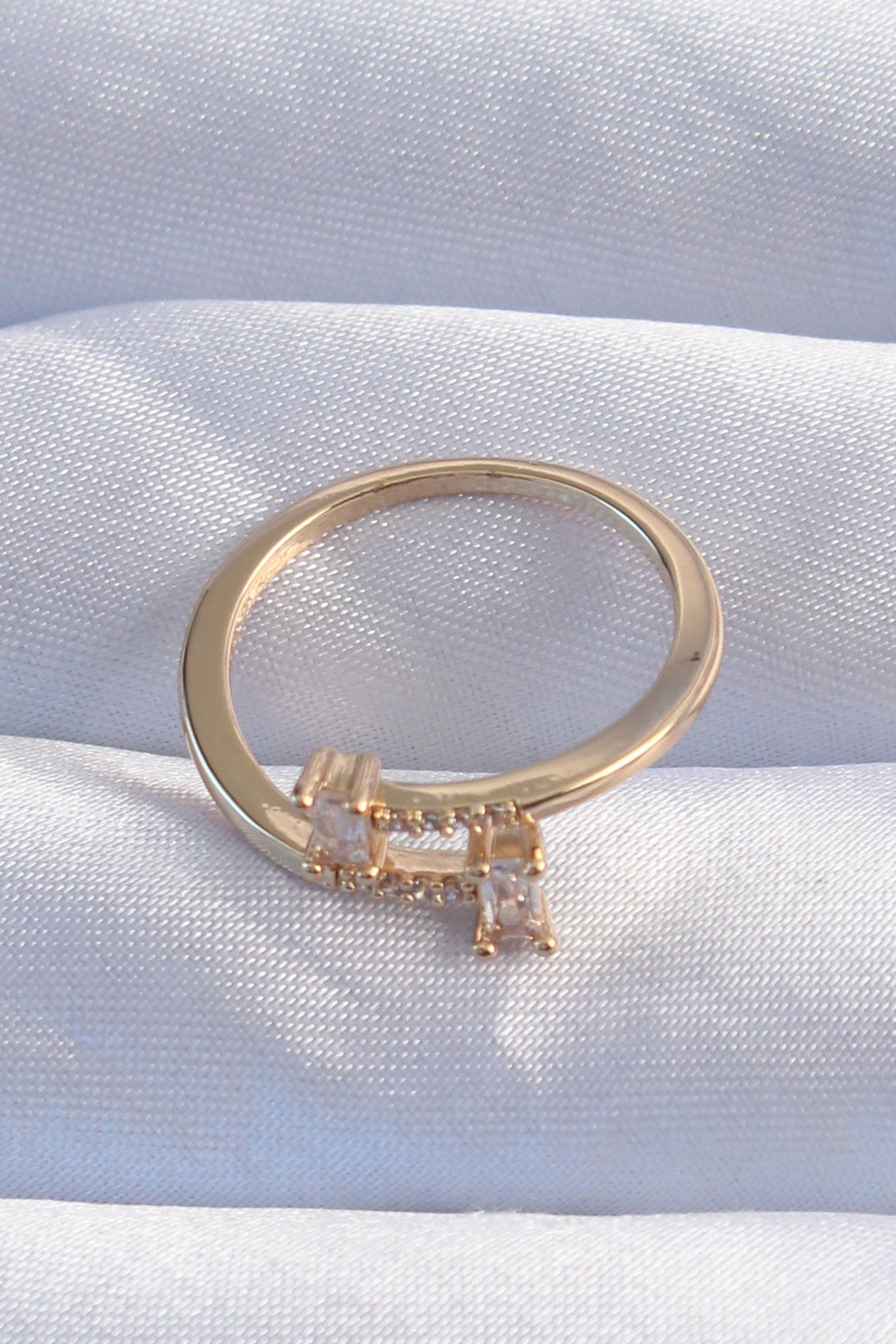 Pirinç Gold Renk Zirkon Taşlı Geometrik Ayarlanabilir Yüzük 5886 2 Pirinç Gold Renk Zirkon Taşlı Geometrik Ayarlanabilir Yüzük 5886 - Görsel 2