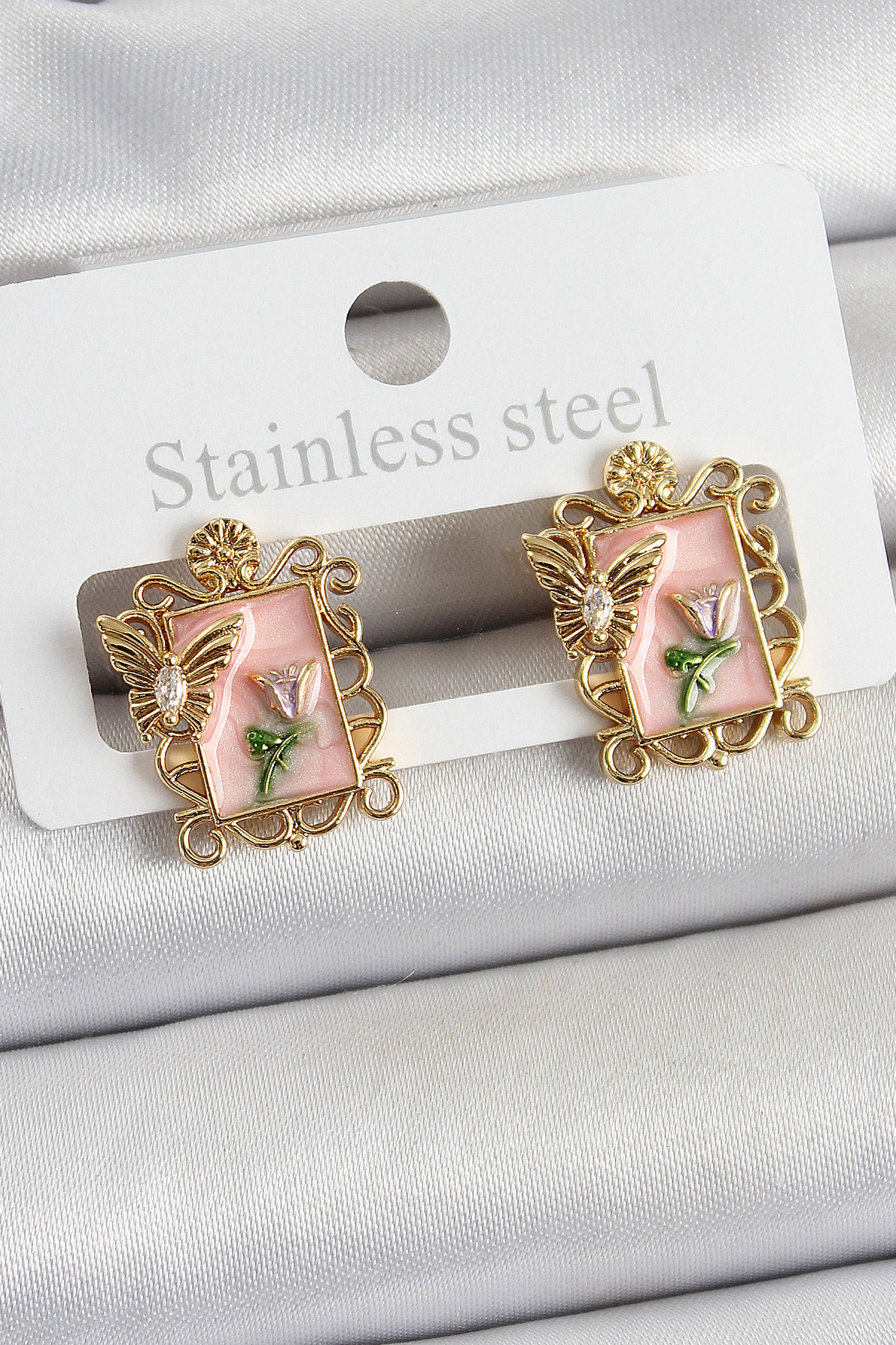 Pirinç Pembe Mineli Sanatsal Portre Model Gold Renk Kadın Küpe 5886 1 Pirinç Pembe Mineli Sanatsal Portre Model Gold Renk Kadın Küpe 5886