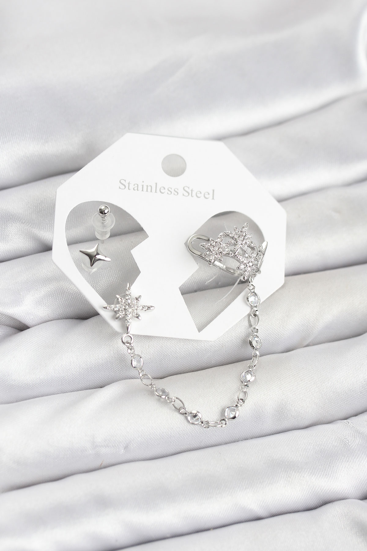 Kutup Yıldızı Model Pirinç Gümüş Renk Zincir Bağlantılı Ear Cuff Küpe Seti 5886 1 Kutup Yıldızı Model Pirinç Gümüş Renk Zincir Bağlantılı Ear Cuff Küpe Seti 5886