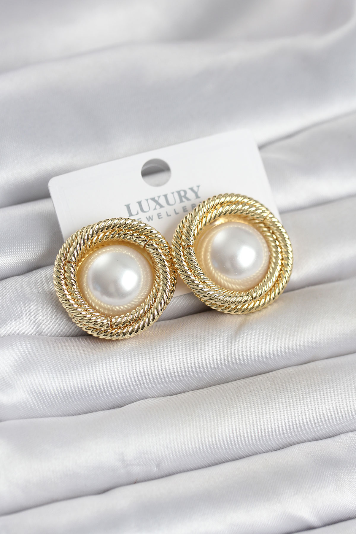 Pirinç Gold Renk Sarmal Model İncili Kadın Küpe 5886 1 Pirinç Gold Renk Sarmal Model İncili Kadın Küpe 5886