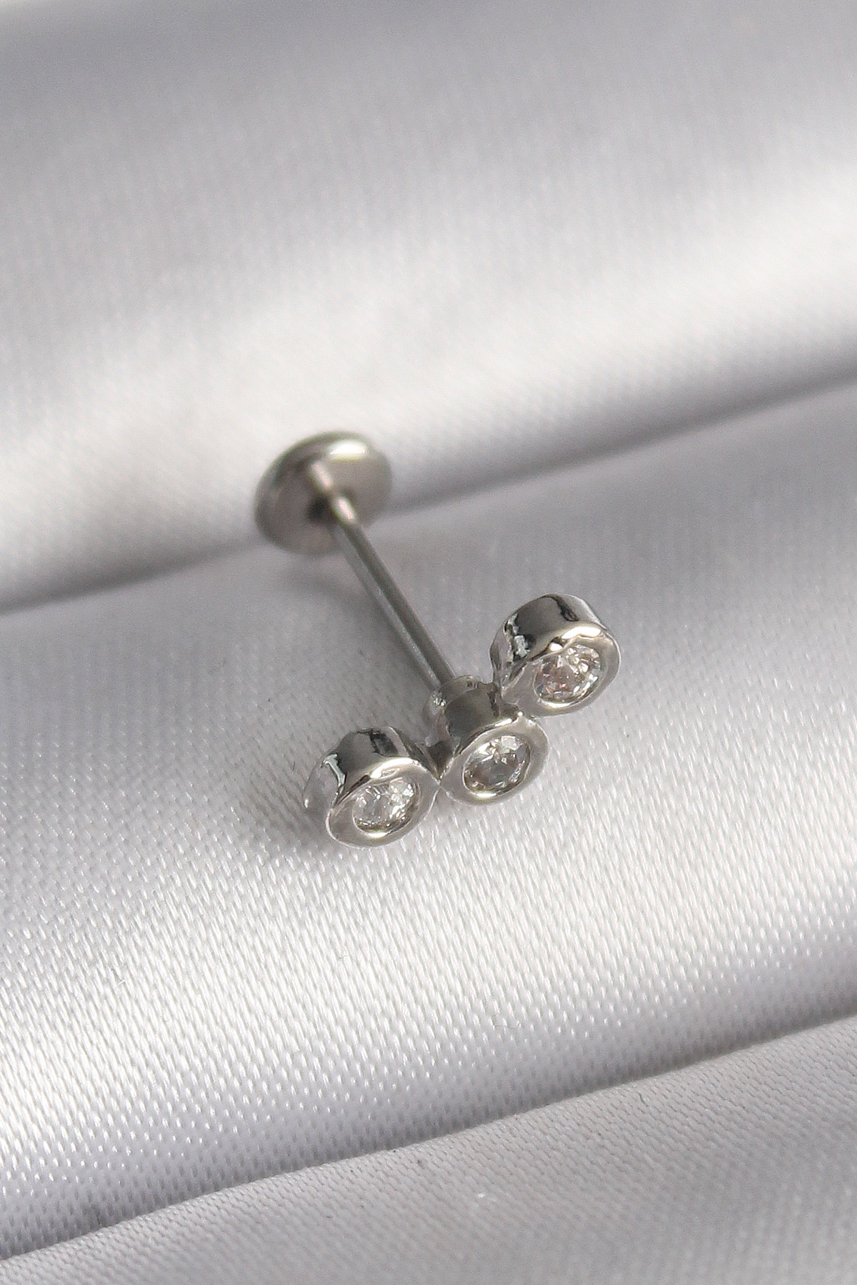 316L Çelik Gümüş Renk Zirkon Taşlı Tragus Piercing 5886 1 316L Çelik Gümüş Renk Zirkon Taşlı Tragus Piercing 5886