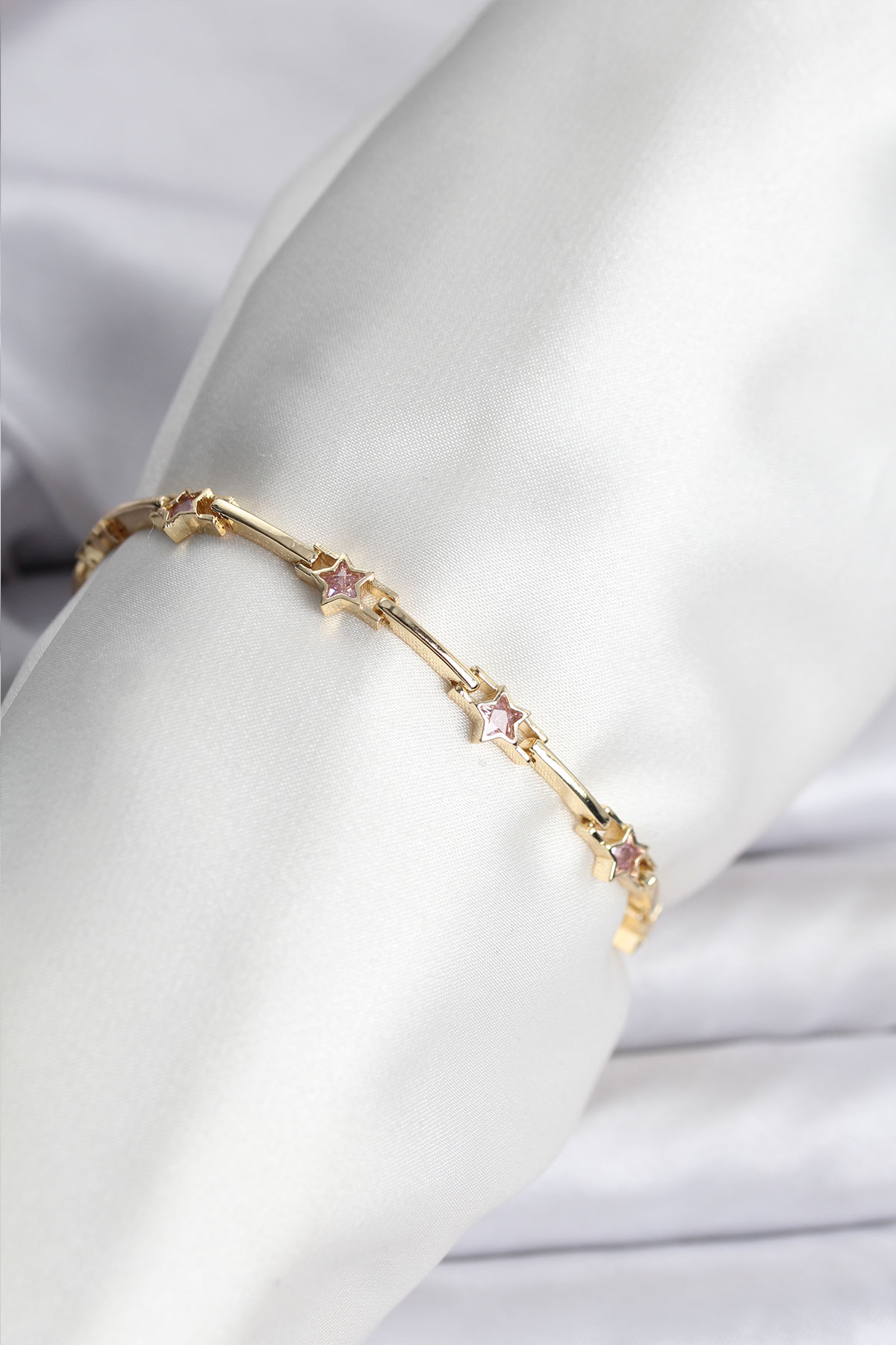 Yıldız Model Gold Renk Pirinç Bileklik 5886 1 Yıldız Model Gold Renk Pirinç Bileklik 5886