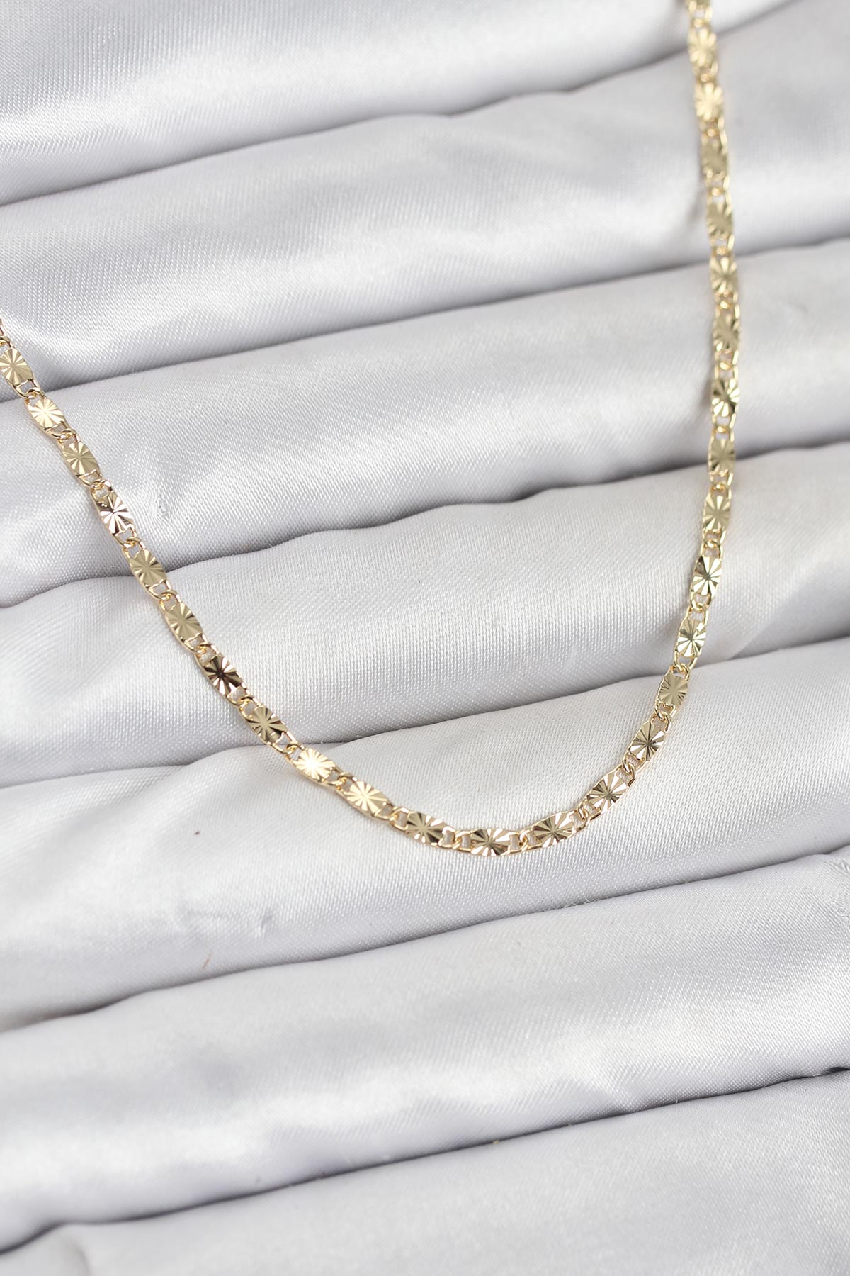 CM 14K Gold Renk Lazerli Zincir Model Kadın Kolye 5886 1 CM 14K Gold Renk Lazerli Zincir Model Kadın Kolye 5886