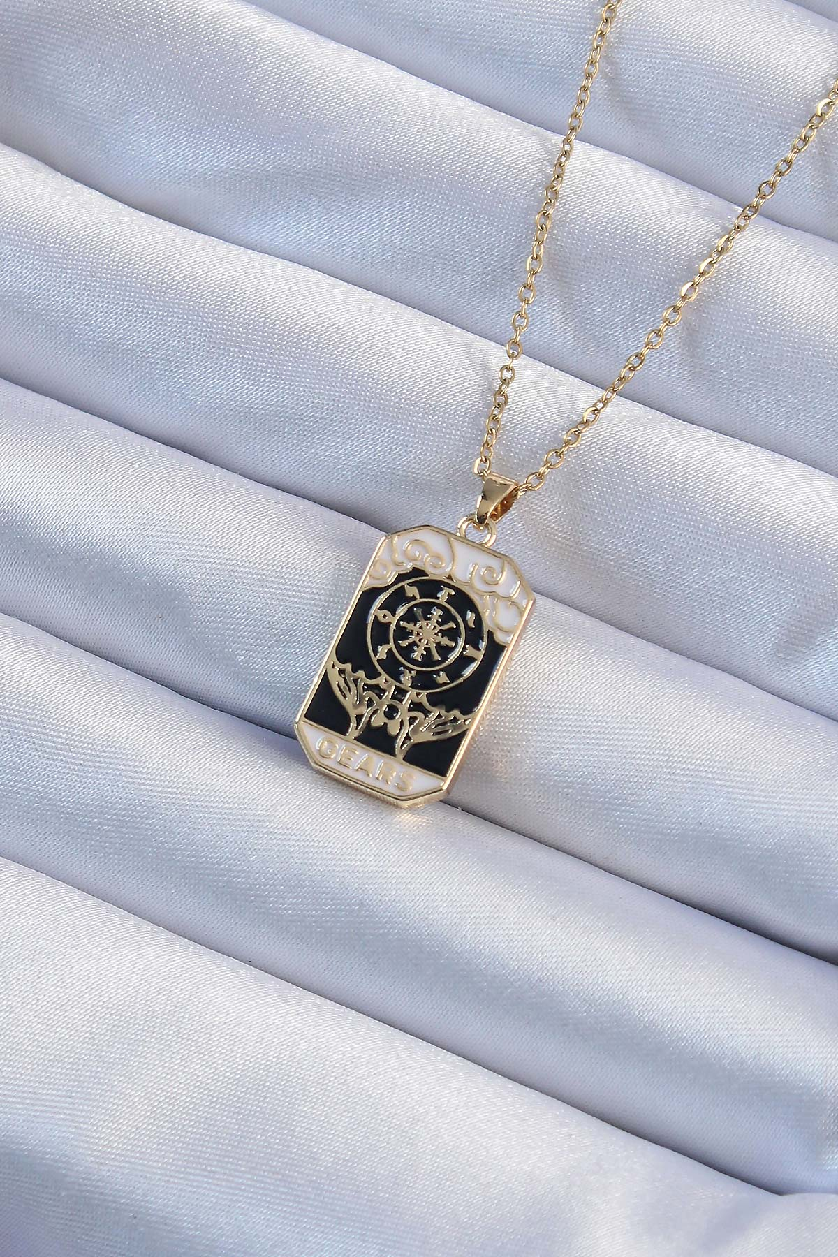 316L Çelik Zincir Altın Renk İşlemeli Siyah Mineli Tarot Kolye 5886 1 316L Çelik Zincir Altın Renk İşlemeli Siyah Mineli Tarot Kolye 5886