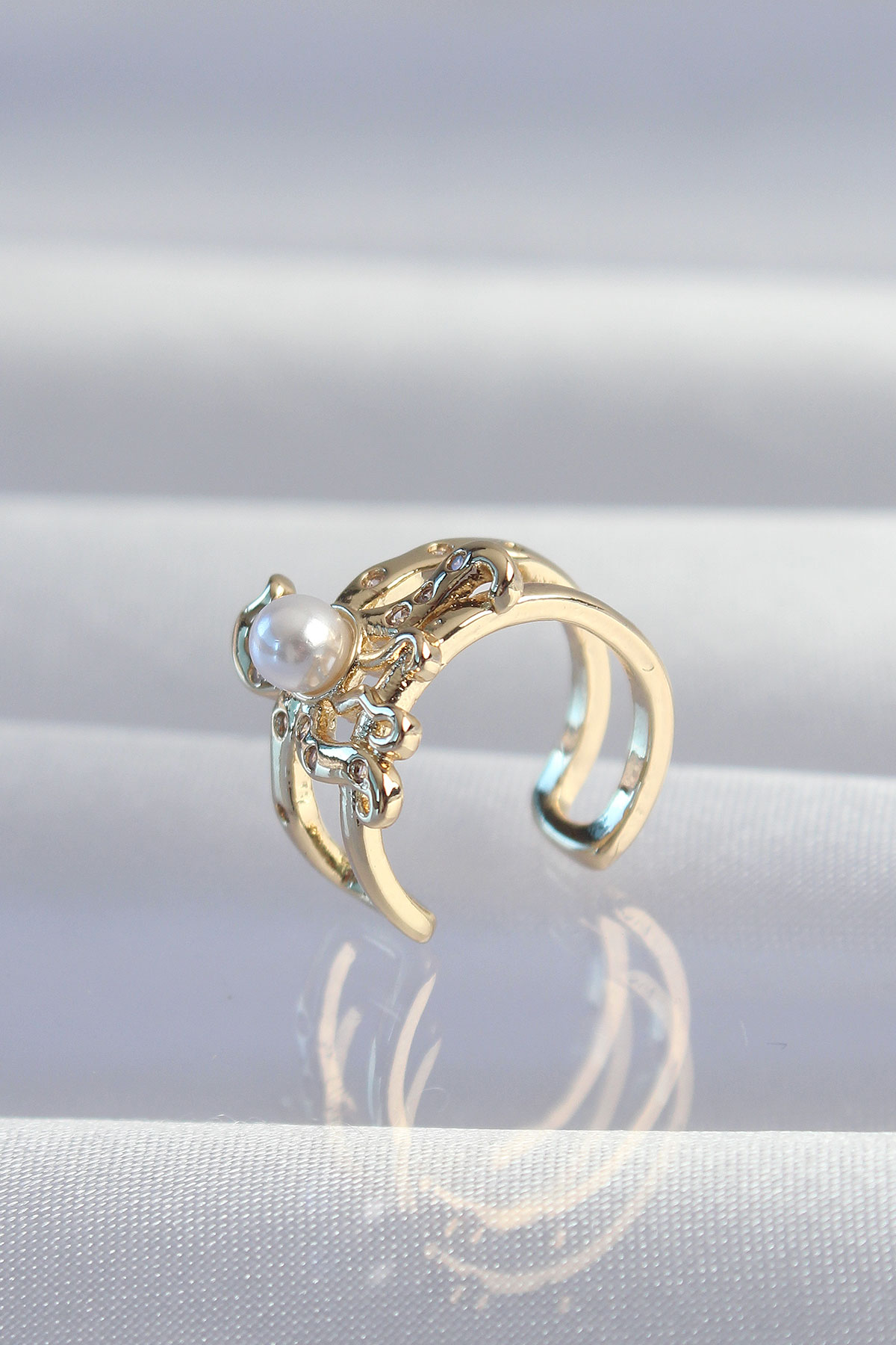 Pirinç Gold Renk İncili Ahtapot Earcuff Küpe 5886 2 Pirinç Gold Renk İncili Ahtapot Earcuff Küpe 5886 - Görsel 2