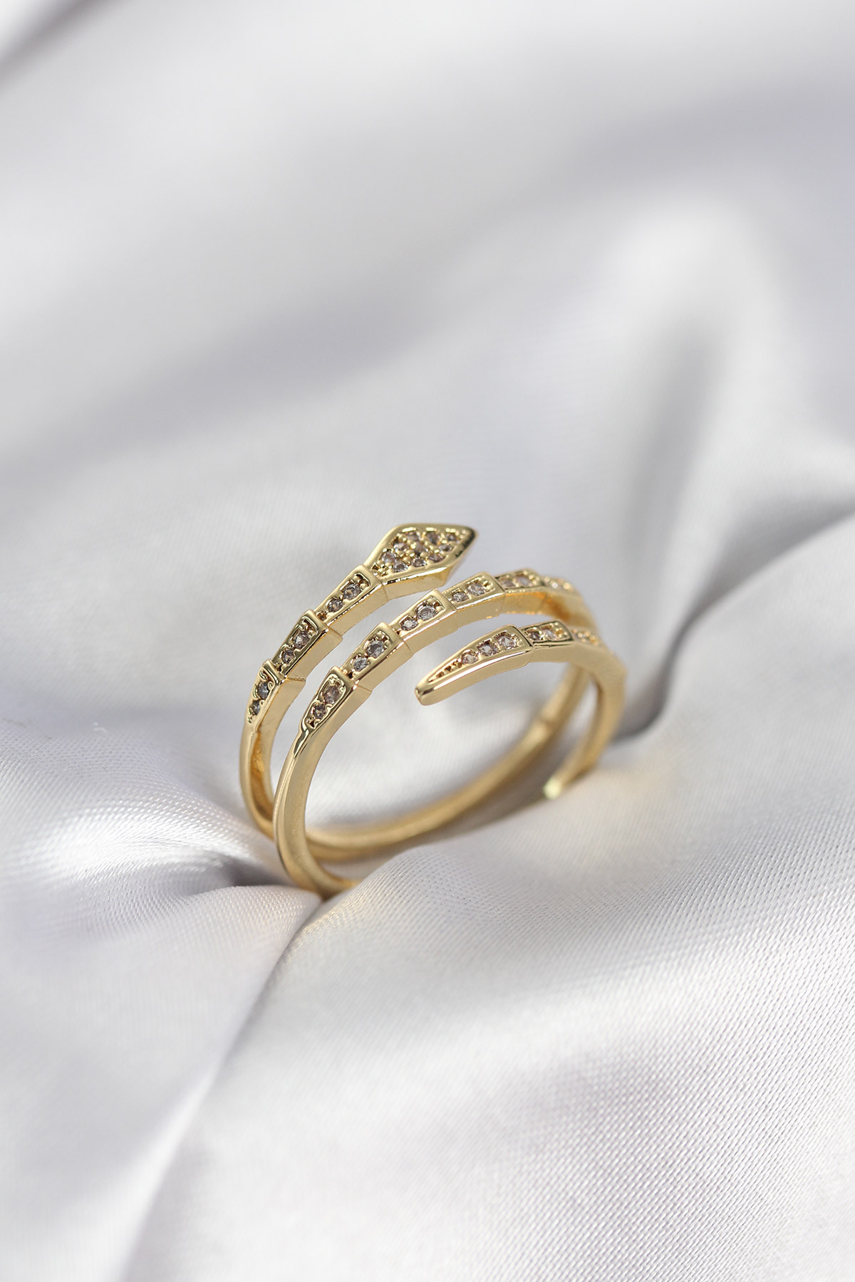 Yılan Model Gold Renk Zirkon Taşlı Kadın Yüzük 5886 1 Yılan Model Gold Renk Zirkon Taşlı Kadın Yüzük 5886
