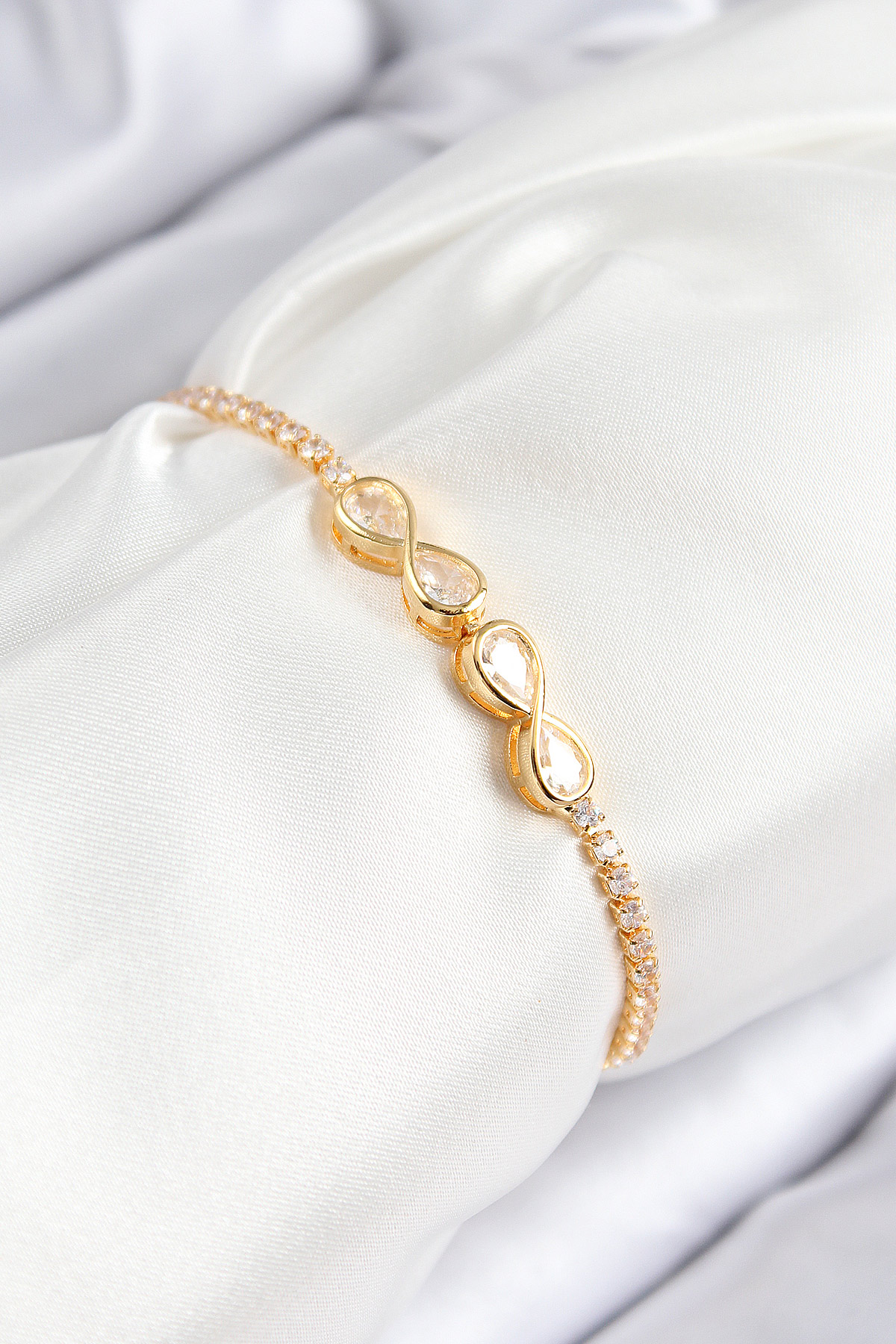 Pirinç Zirkon Taşlı Sonsuzluk Model Gold Renk Asansörlü Kadın Bileklik 5886 1 Pirinç Zirkon Taşlı Sonsuzluk Model Gold Renk Asansörlü Kadın Bileklik 5886