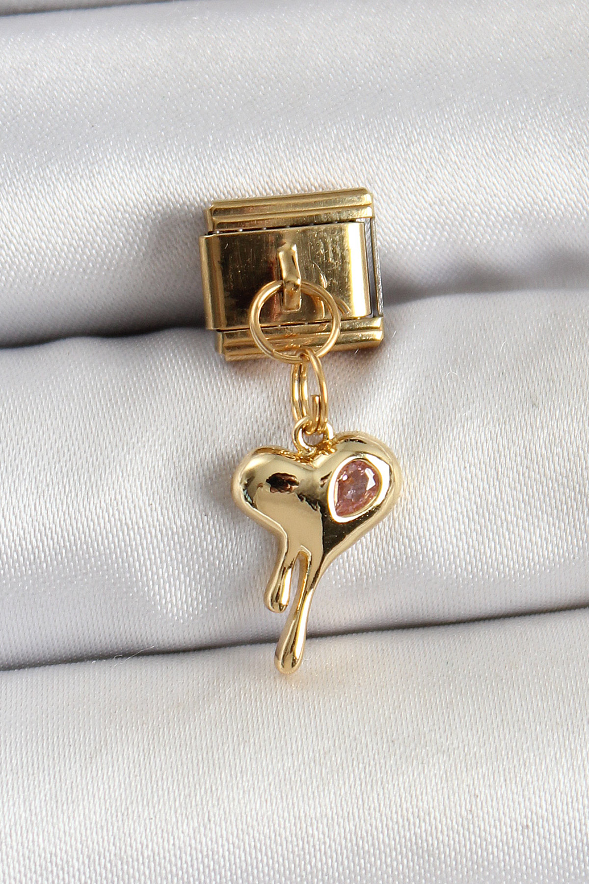 316L Çelik Sallantılı Zirkon Taşlı Eriyen Kalp Model Gold Renk Nomination Charm 5886 1 316L Çelik Sallantılı Zirkon Taşlı Eriyen Kalp Model Gold Renk Nomination Charm 5886
