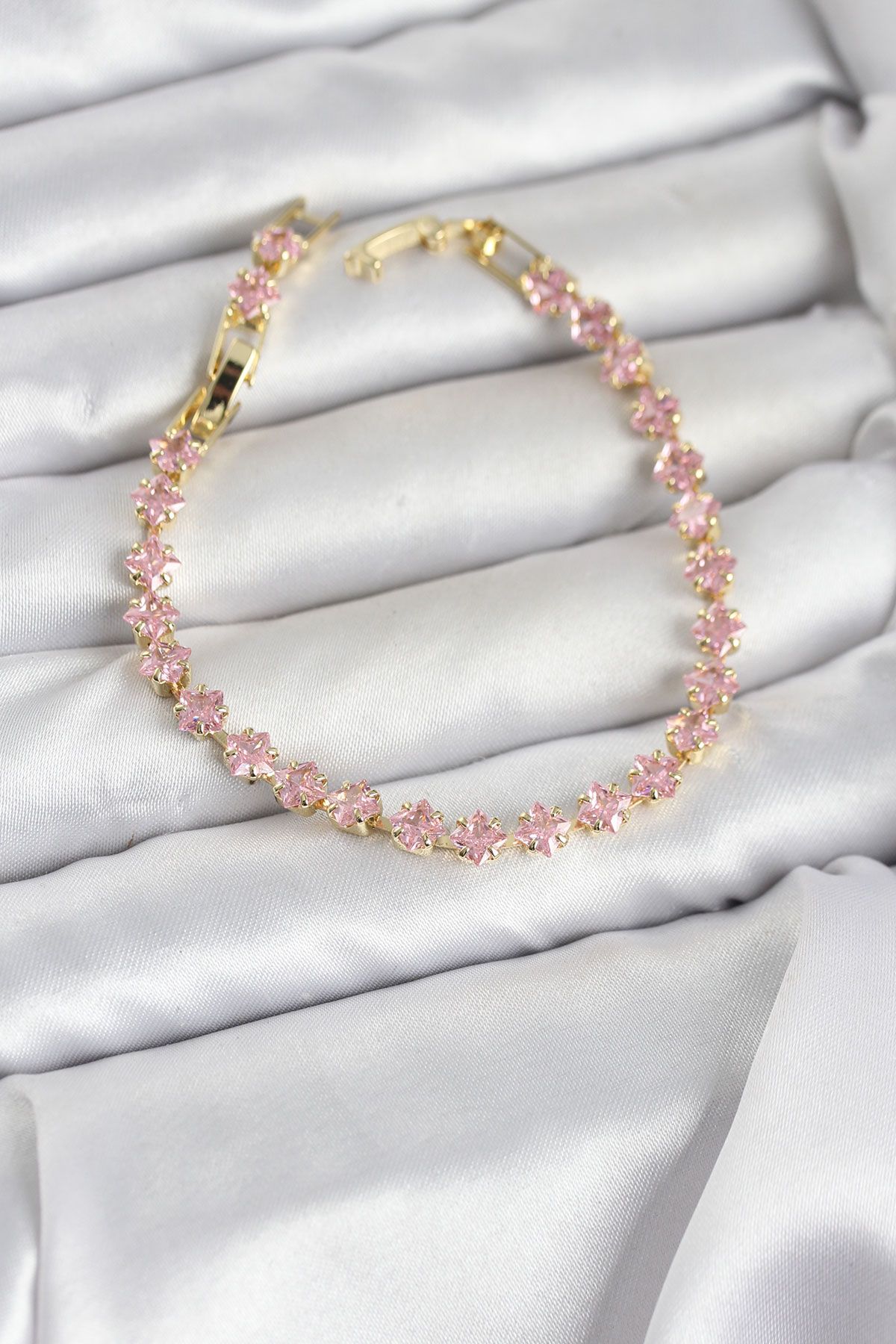 Pembe Kare Zirkon Taşlı Gold Renk Pirinç Su Yolu Kadın Bileklik 5886 1 Pembe Kare Zirkon Taşlı Gold Renk Pirinç Su Yolu Kadın Bileklik 5886