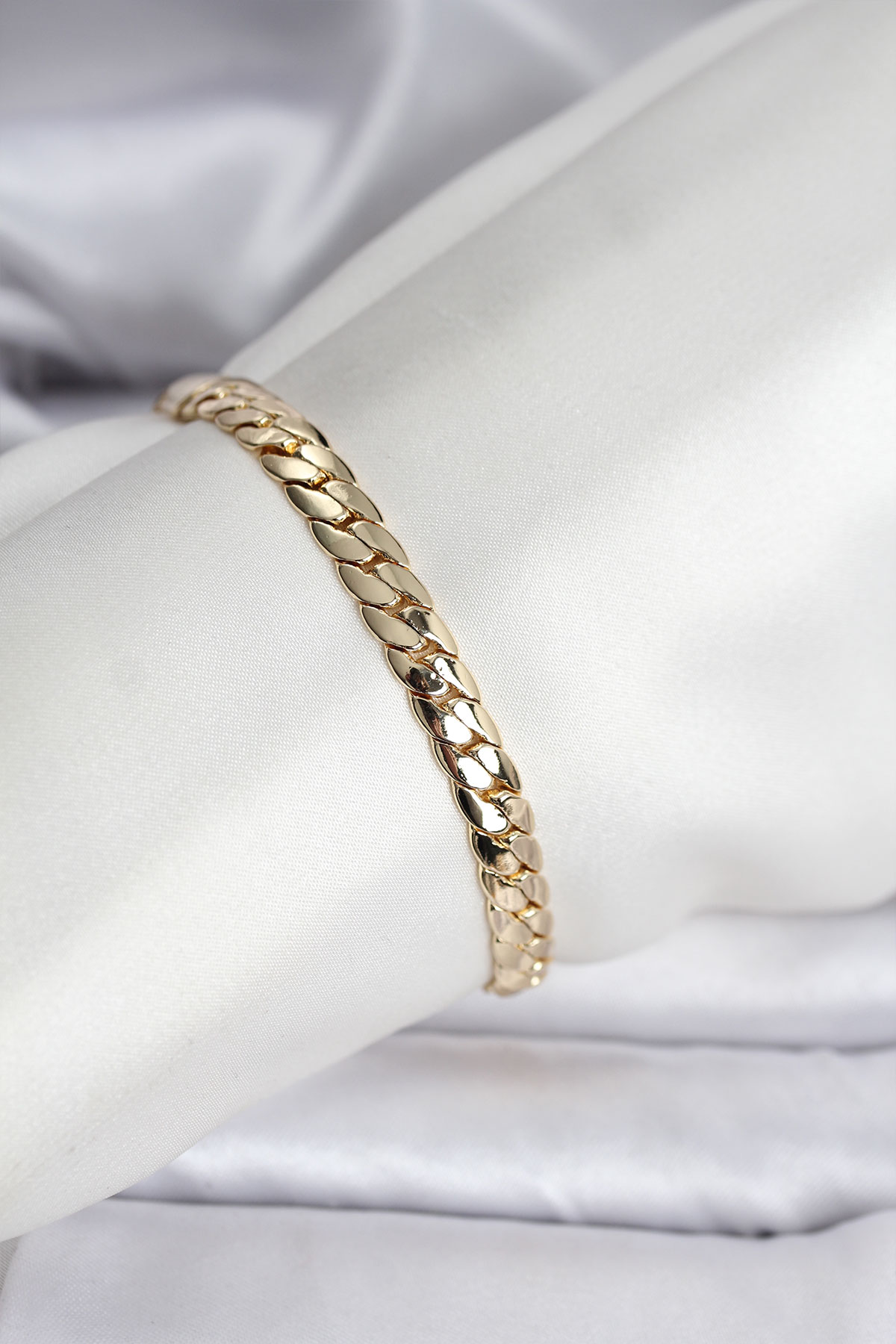 14K Gold Renk Kaplama Ezme Zincir Model Kadın Bileklik 5886 1 14K Gold Renk Kaplama Ezme Zincir Model Kadın Bileklik 5886