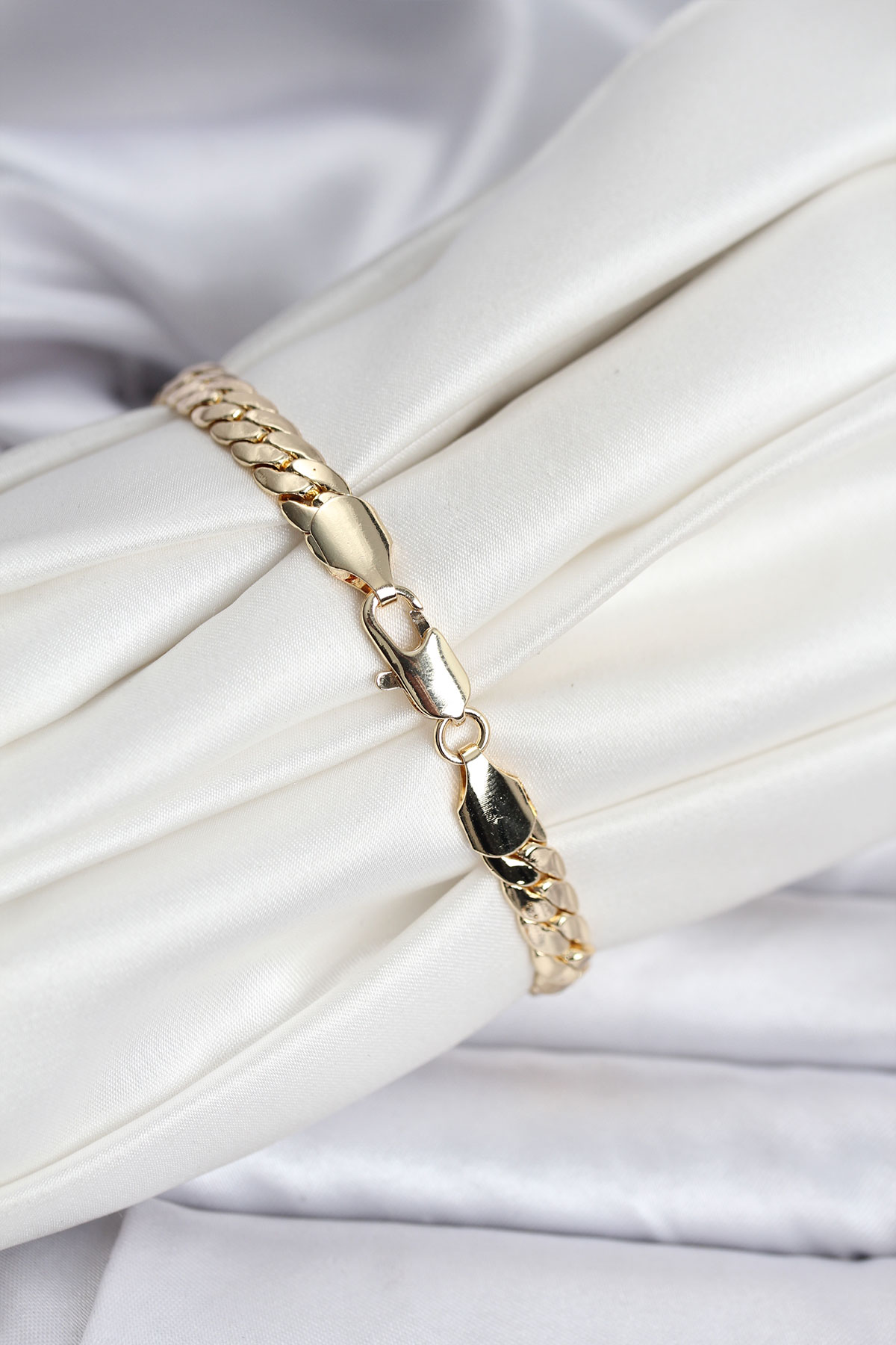 14K Gold Renk Kaplama Ezme Zincir Model Kadın Bileklik 5886 2 14K Gold Renk Kaplama Ezme Zincir Model Kadın Bileklik 5886 - Görsel 2