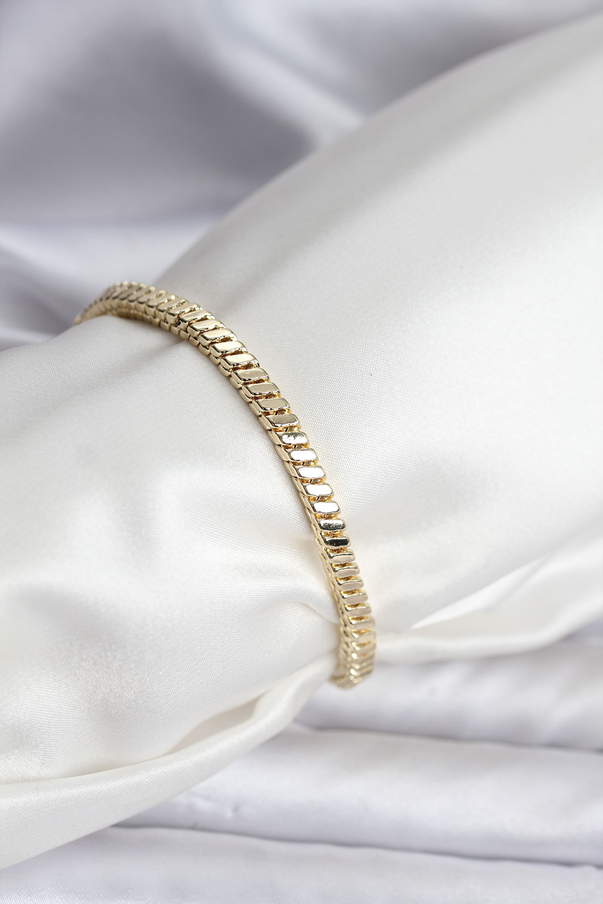 14K Gold Renk Kaplama Kare Zincir Model CM Kadın Bileklik 5886 1 14K Gold Renk Kaplama Kare Zincir Model CM Kadın Bileklik 5886