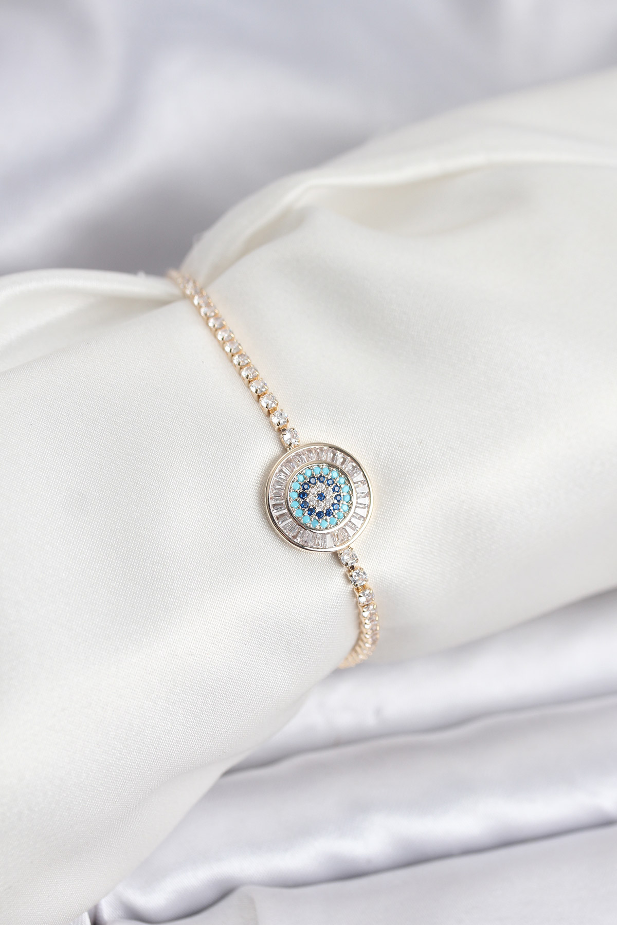 Gold Renk Nazar Model Zirkon Taşlı Asansörlü Su Yolu Bileklik 5886 1 Gold Renk Nazar Model Zirkon Taşlı Asansörlü Su Yolu Bileklik 5886