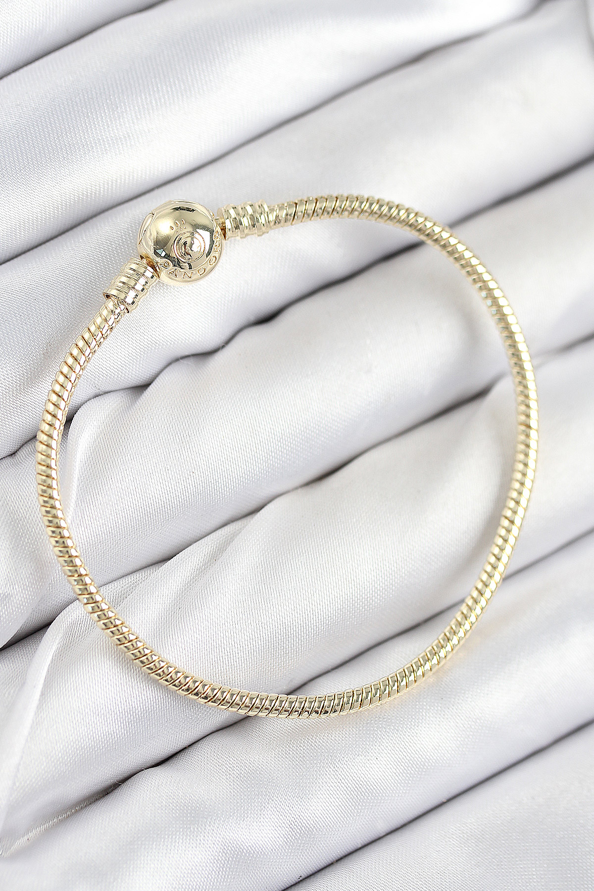 Pirinç Charm Topcuk Model Gold Renk Kadın Bileklik 5886 1 Pirinç Charm Topcuk Model Gold Renk Kadın Bileklik 5886