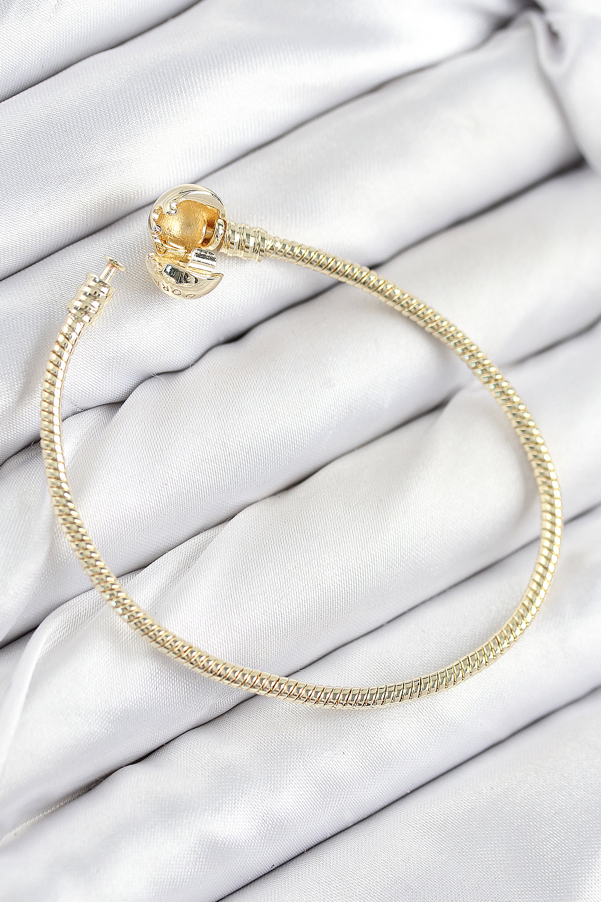 Pirinç Charm Topcuk Model Gold Renk Kadın Bileklik 5886 2 Pirinç Charm Topcuk Model Gold Renk Kadın Bileklik 5886 - Görsel 2