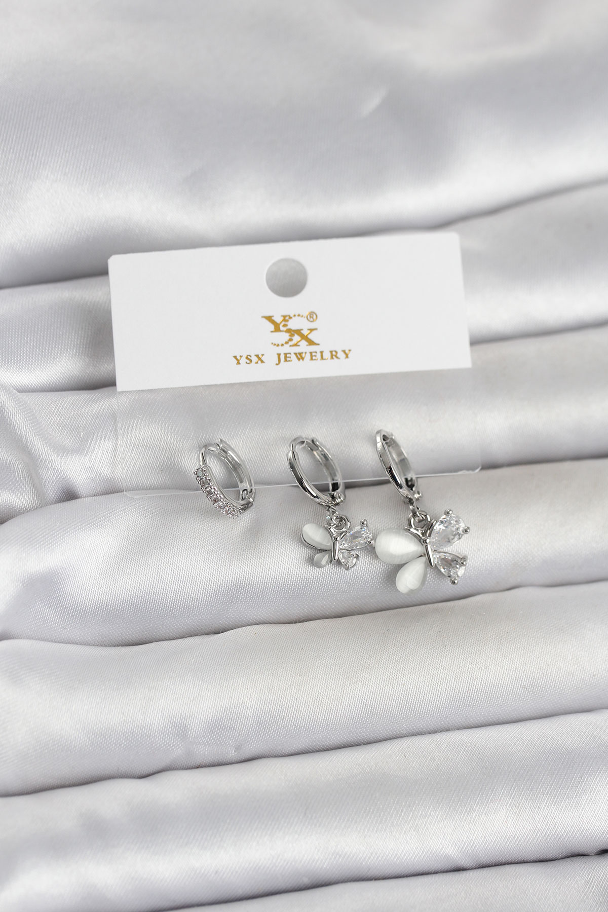 Pirinç Gümüş Renk Kelebek Model 3'lü Kadın Küpe 5886 1 Pirinç Gümüş Renk Kelebek Model 3'lü Kadın Küpe 5886