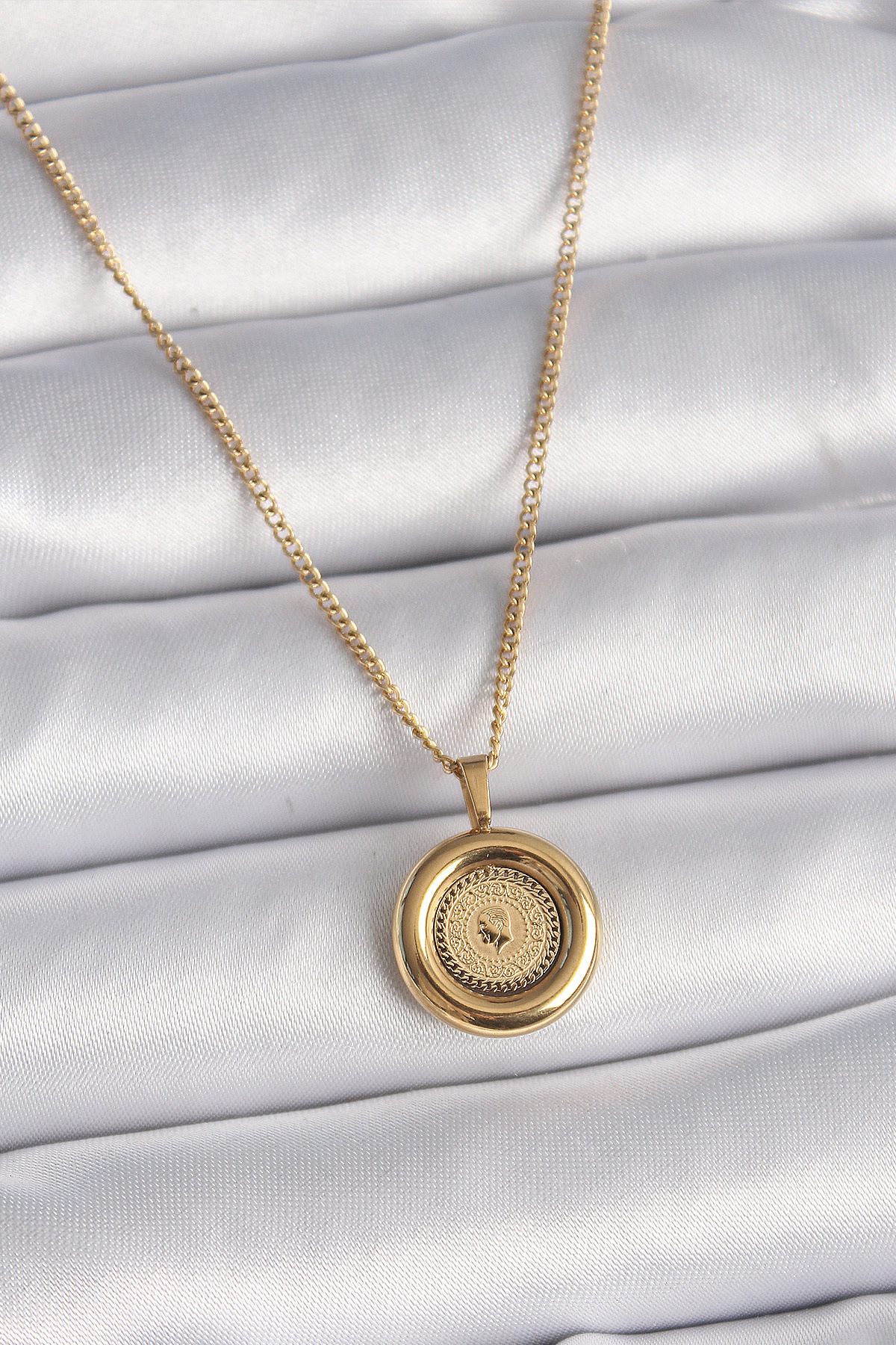316L Çelik Gold Renk Zincir Gold Altın Model Kadın Kolye 5886 1 316L Çelik Gold Renk Zincir Gold Altın Model Kadın Kolye 5886
