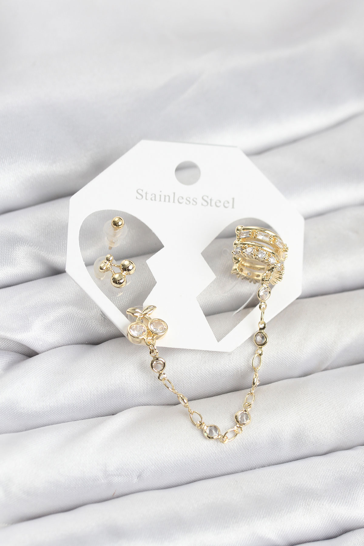 Kiraz Model Pirinç Gold Renk Zincir Bağlantılı Ear Cuff Küpe Seti 5886 1 Kiraz Model Pirinç Gold Renk Zincir Bağlantılı Ear Cuff Küpe Seti 5886