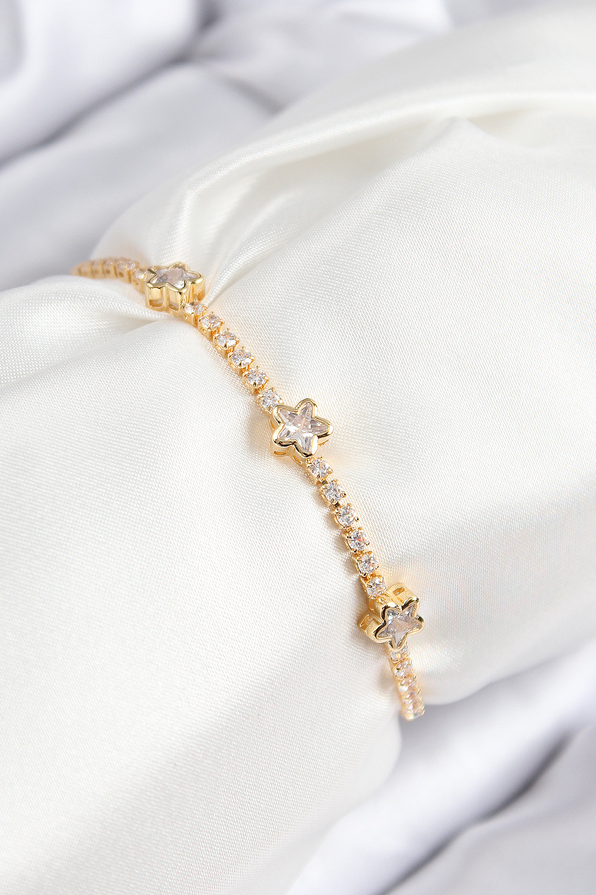 Pirinç Zirkon Taşlı Yıldız Model Gold Renk Asansörlü Kadın Bileklik 5886 1 Pirinç Zirkon Taşlı Yıldız Model Gold Renk Asansörlü Kadın Bileklik 5886