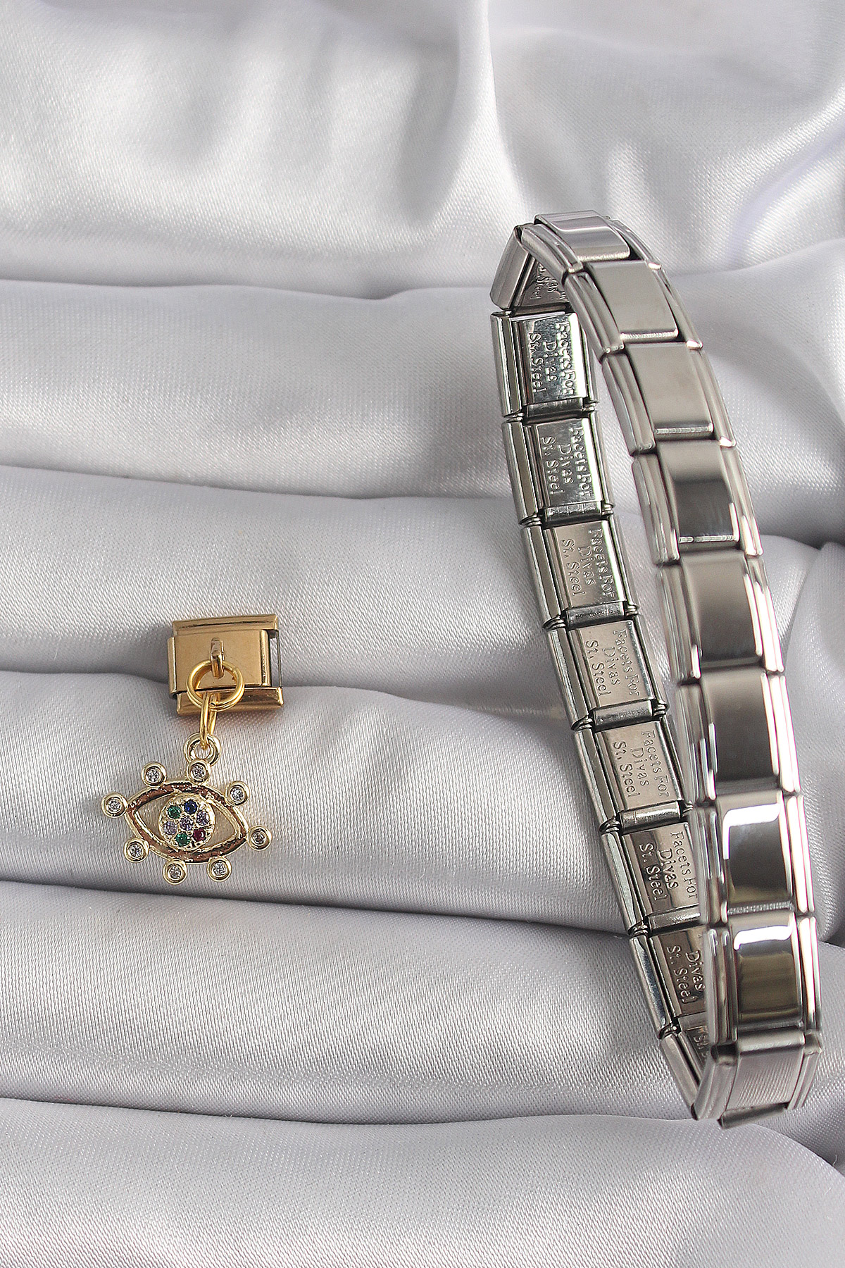 316L Çelik Gold Renk Sallantı Zirkon Taşlı Göz Model Nomination Charm 5886 2 316L Çelik Gold Renk Sallantı Zirkon Taşlı Göz Model Nomination Charm 5886 - Görsel 2