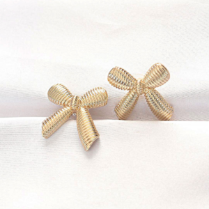 Pirinç Gold Renk Fiyonk Küpe 5886