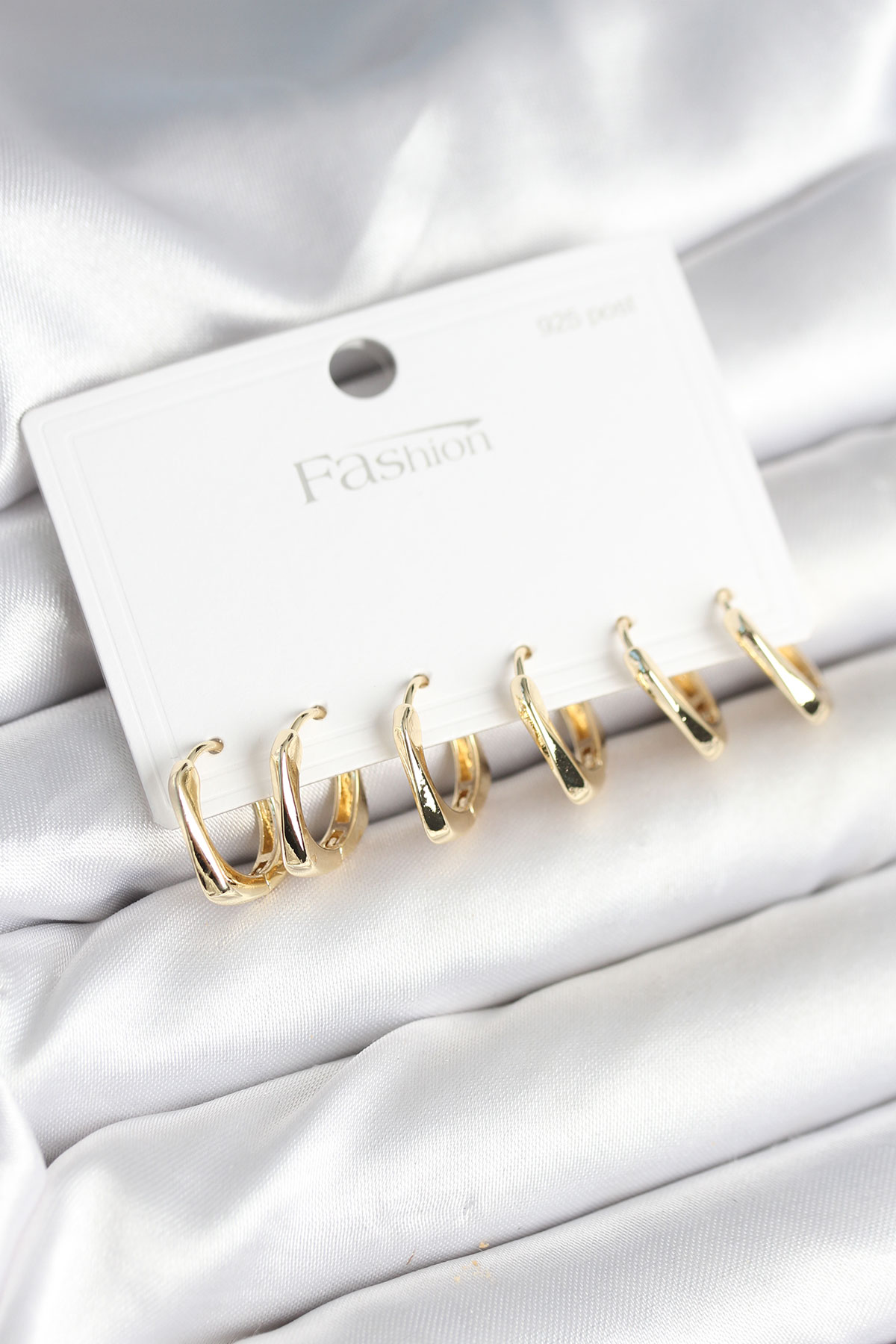 Gold Renk Pirinç Kare Halka Model 925 Ayar Gümüş Çivili Kadın Küpe Seti 5886 1 Gold Renk Pirinç Kare Halka Model 925 Ayar Gümüş Çivili Kadın Küpe Seti 5886