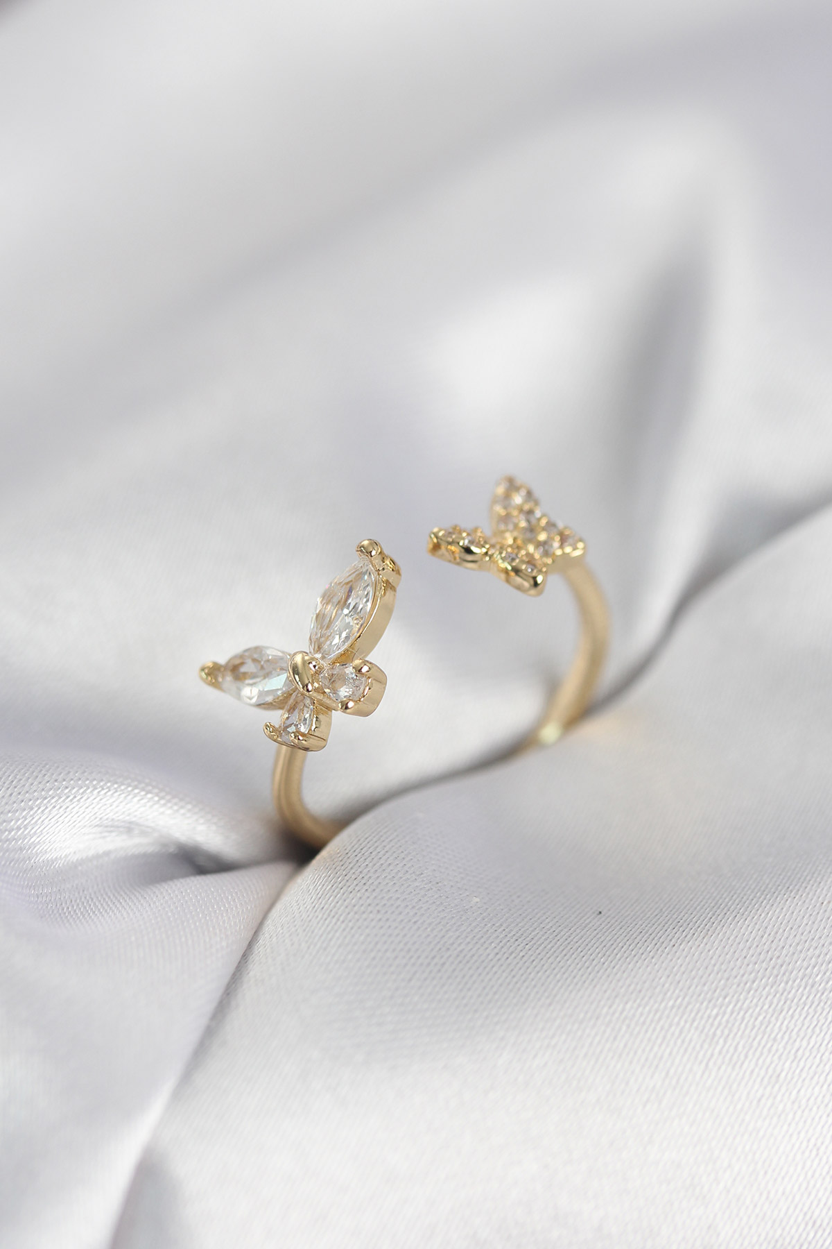 Kelebek Model Zirkon Taşlı Gold Renk Kadın Yüzük 5886 1 Kelebek Model Zirkon Taşlı Gold Renk Kadın Yüzük 5886