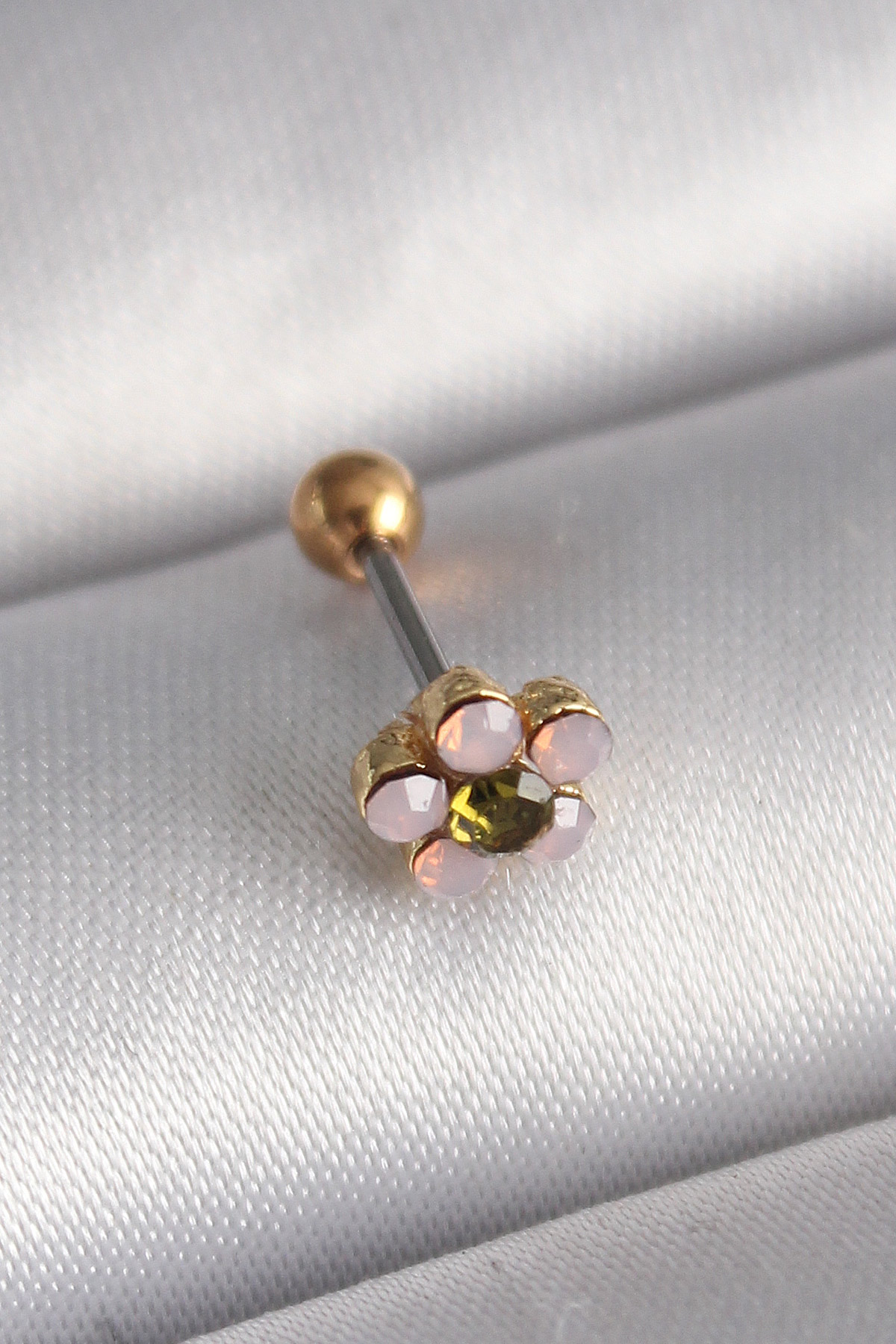 316L Çelik Gold Renk Zirkon Taşlı Çiçek Tragus Piercing 5886 1 316L Çelik Gold Renk Zirkon Taşlı Çiçek Tragus Piercing 5886