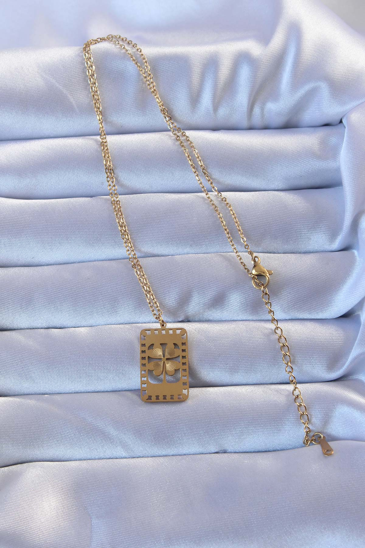 316L Altın Renk İşlemeli Yonca Model Vintage Kolye 5886 2 316L Altın Renk İşlemeli Yonca Model Vintage Kolye 5886 - Görsel 2